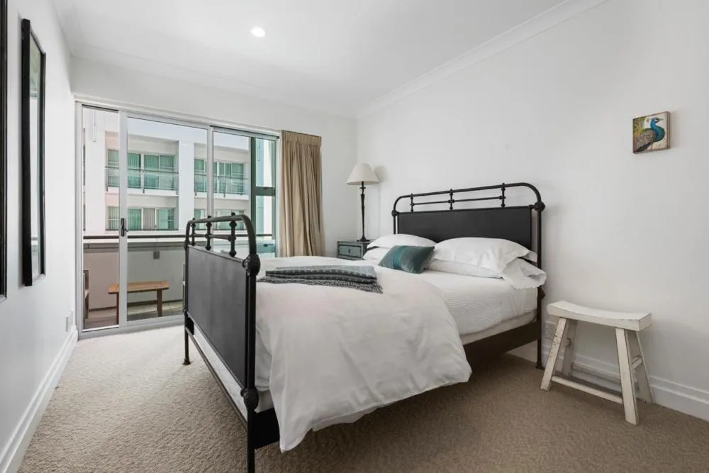 Bed in Auckland Waterfront Serviced Apartments on Prince's Wharf