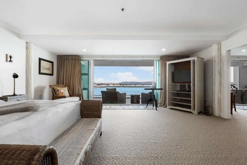Bed in Auckland Waterfront Serviced Apartments on Prince's Wharf