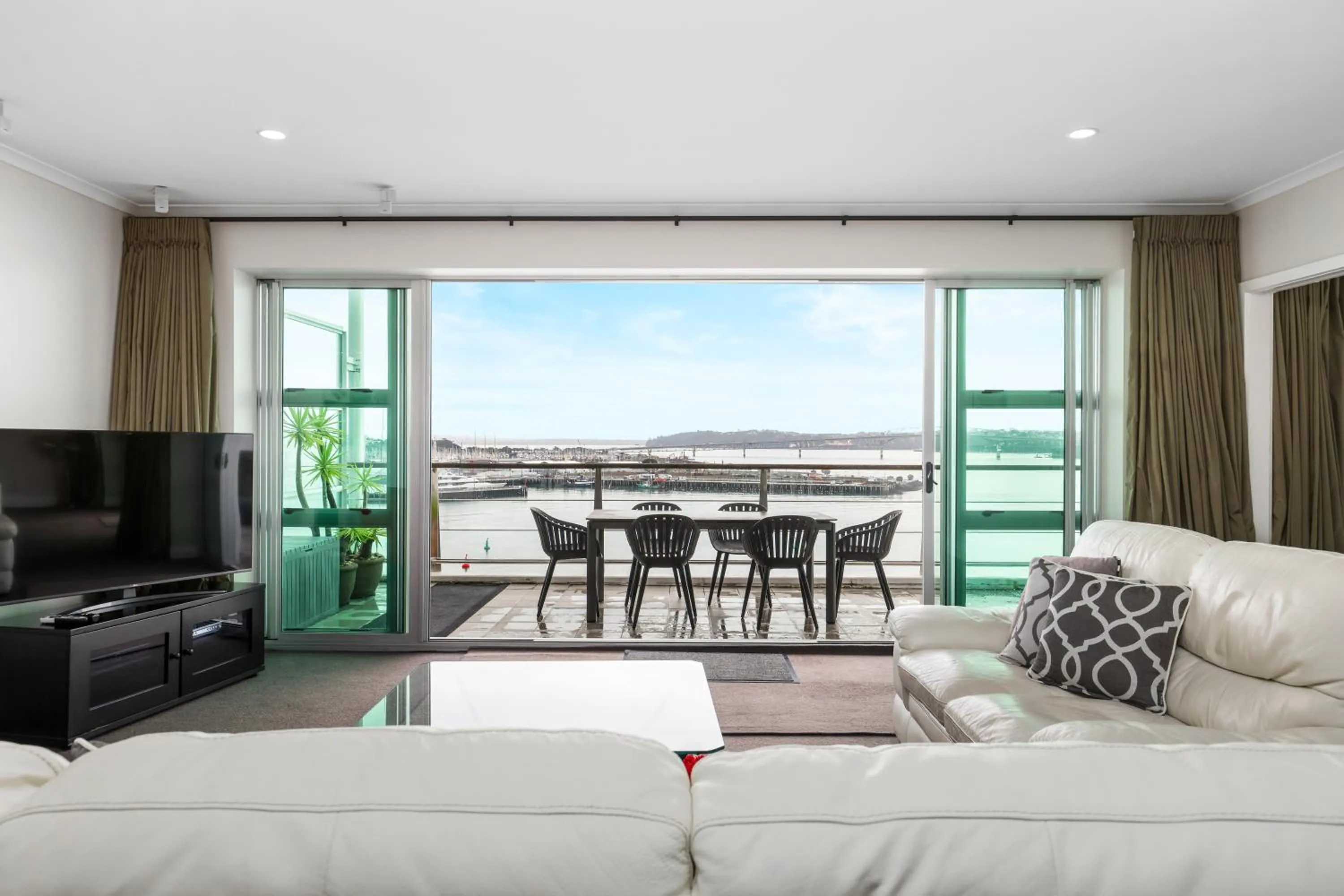 Auckland Waterfront Serviced Apartments on Prince's Wharf
