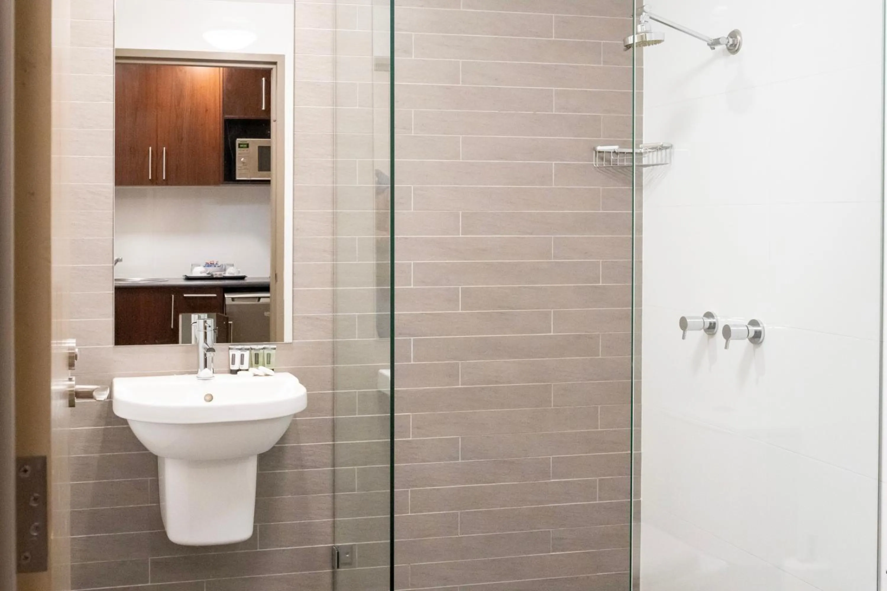 Shower in The Bexley Motel