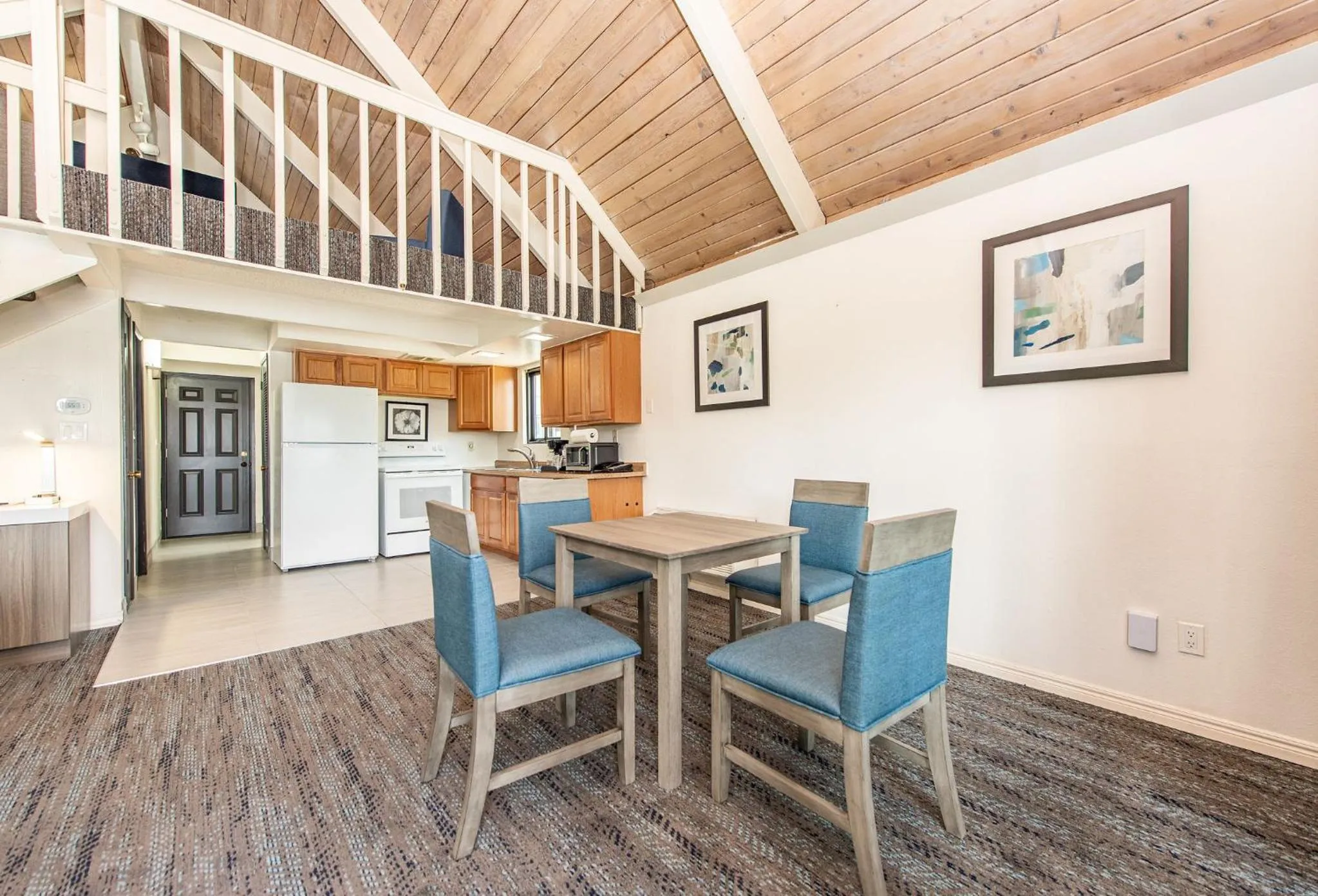 Oyster Bay Inn & Suites