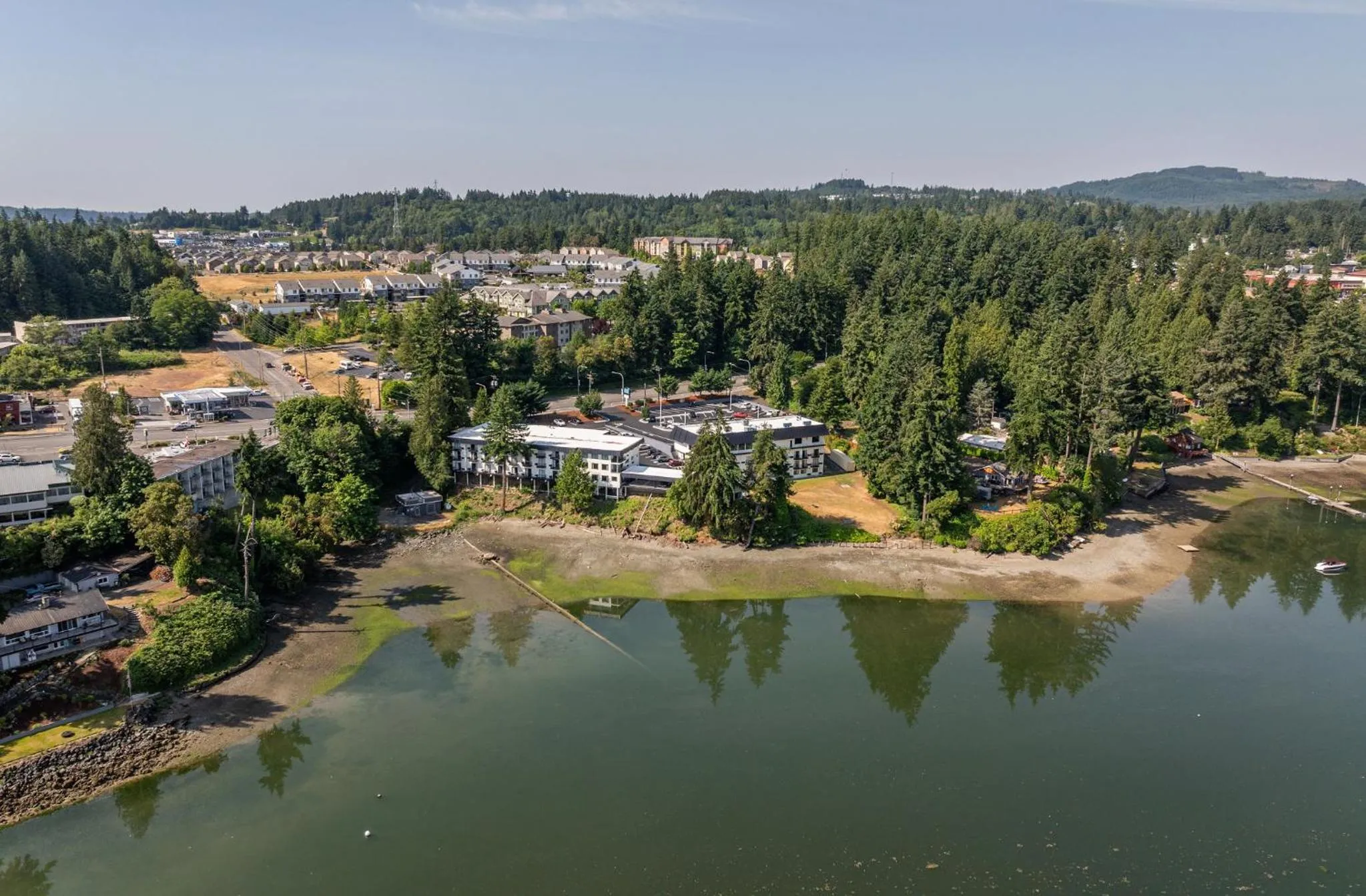 Oyster Bay Inn & Suites