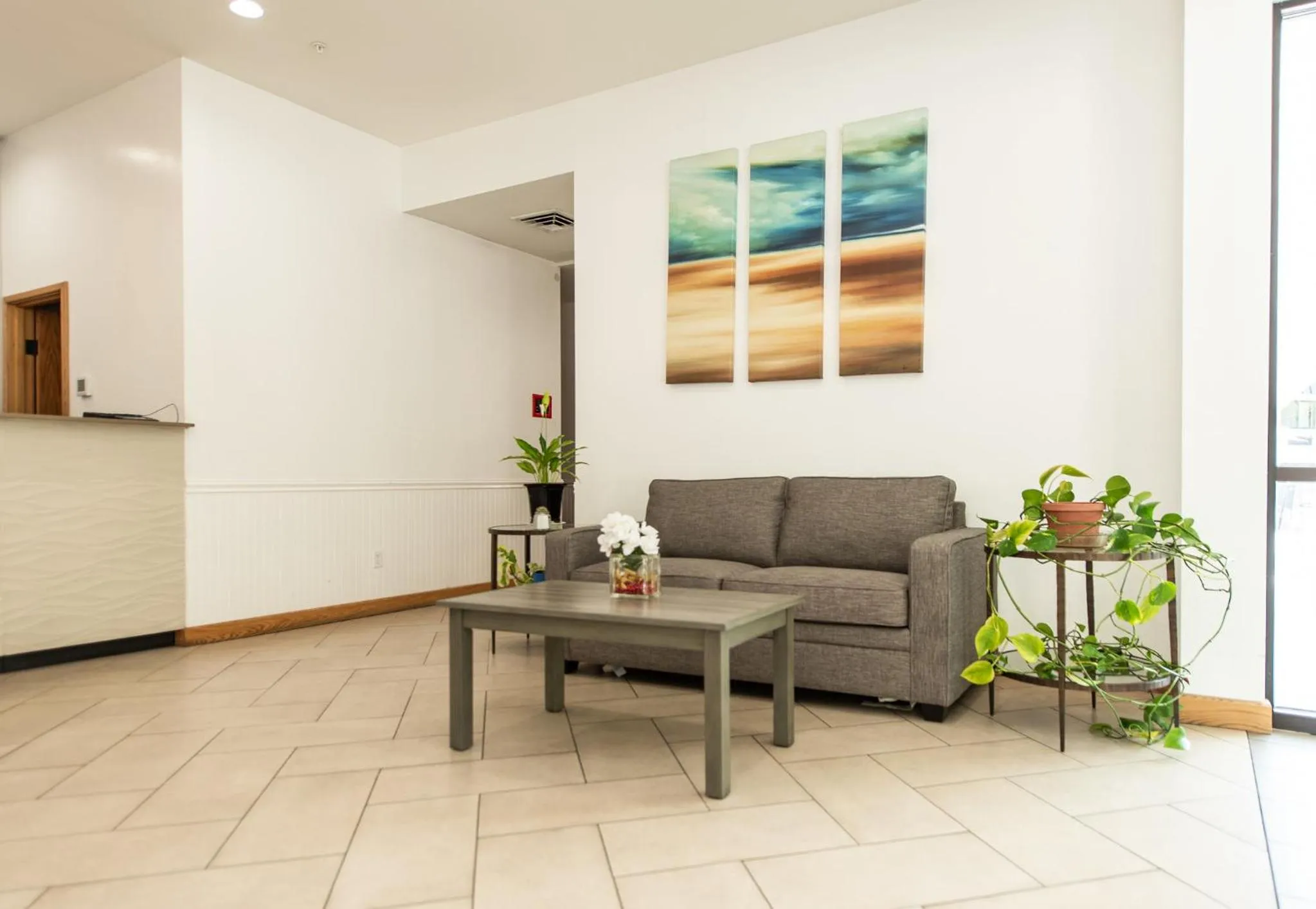 Oyster Bay Inn & Suites