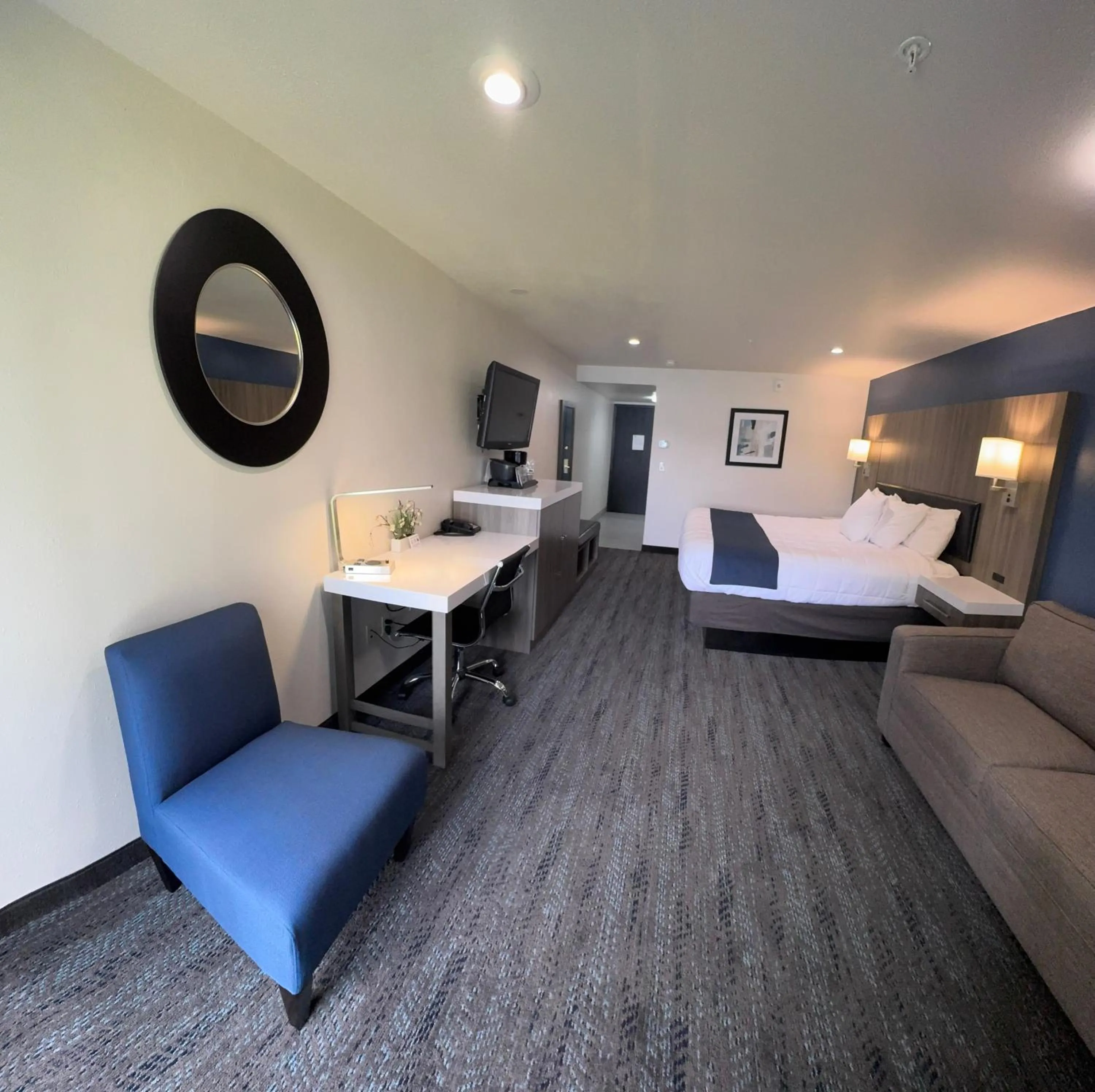 Bed in Oyster Bay Inn & Suites