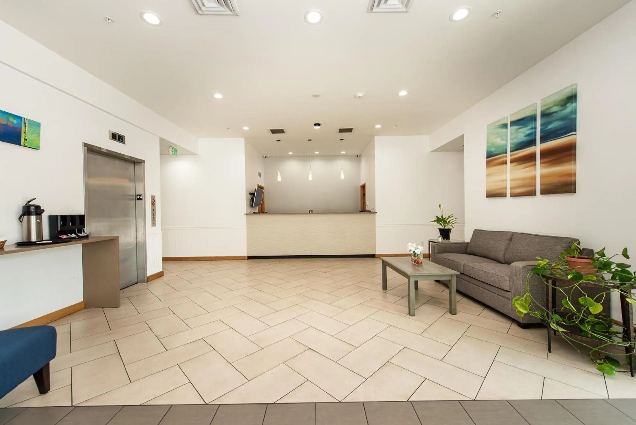 Oyster Bay Inn & Suites