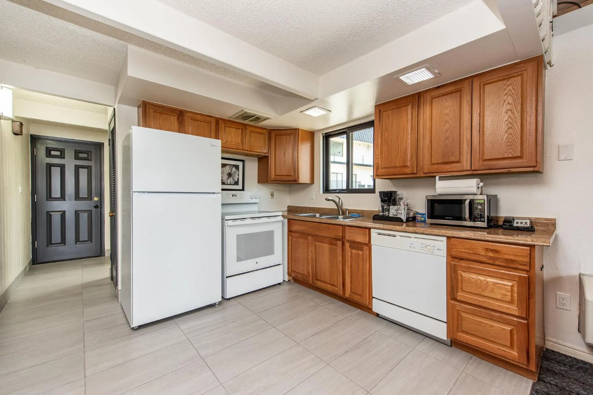 Oyster Bay Inn & Suites