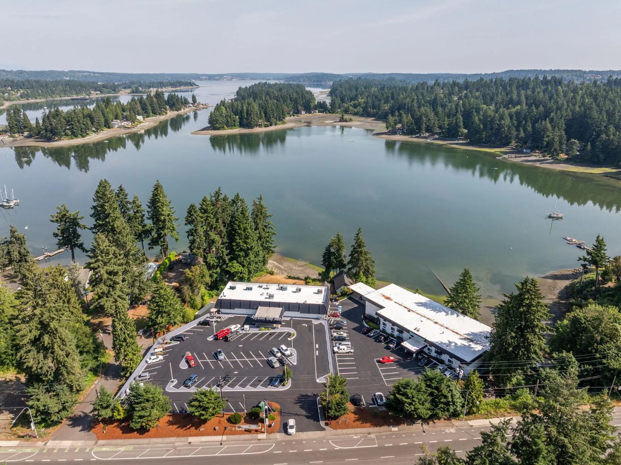 Oyster Bay Inn & Suites