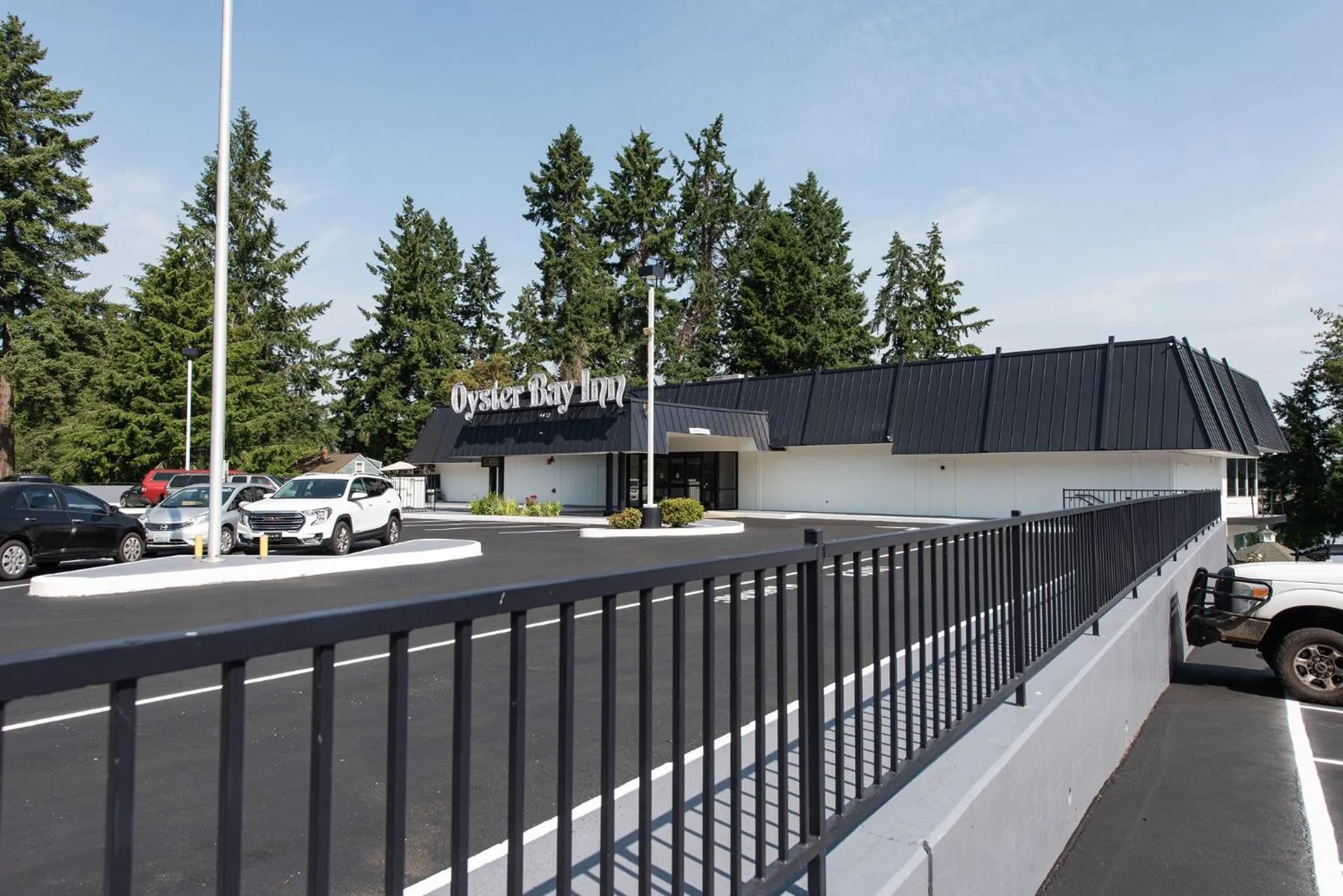 Oyster Bay Inn & Suites