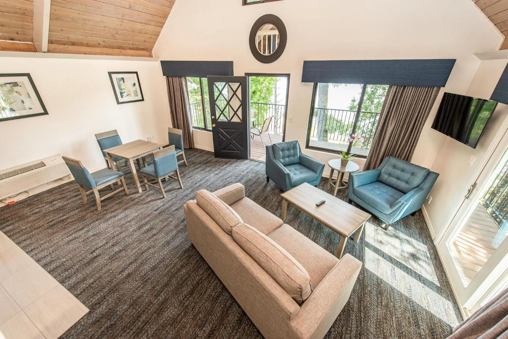 Oyster Bay Inn & Suites