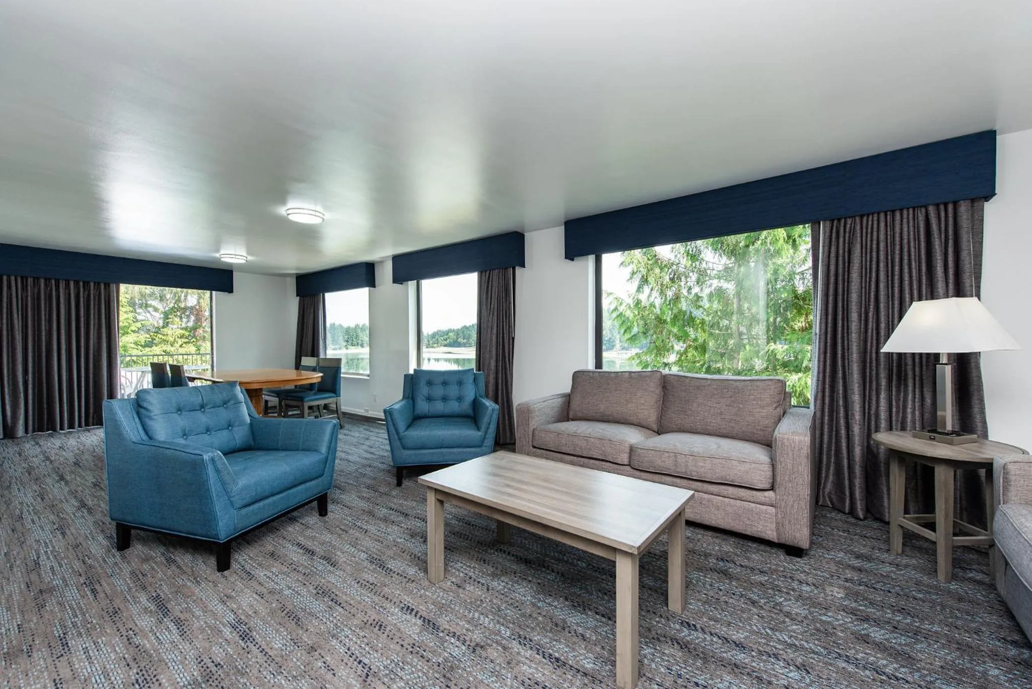 Oyster Bay Inn & Suites