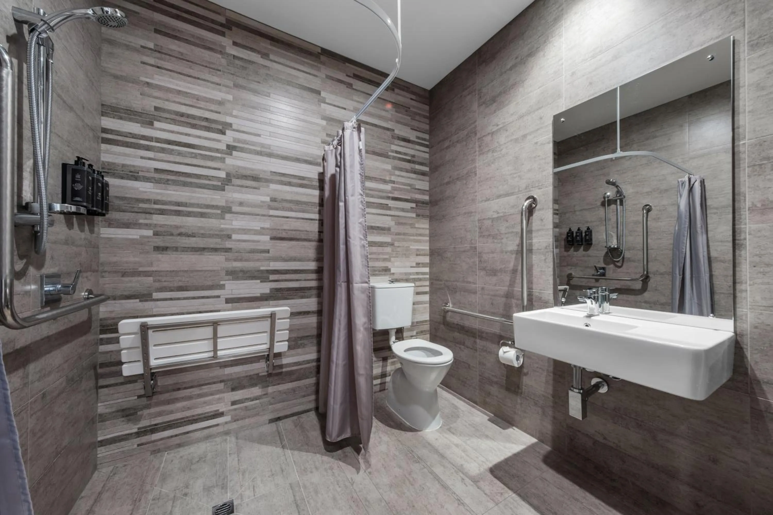 Bathroom in Southwark Hotel & Apartments