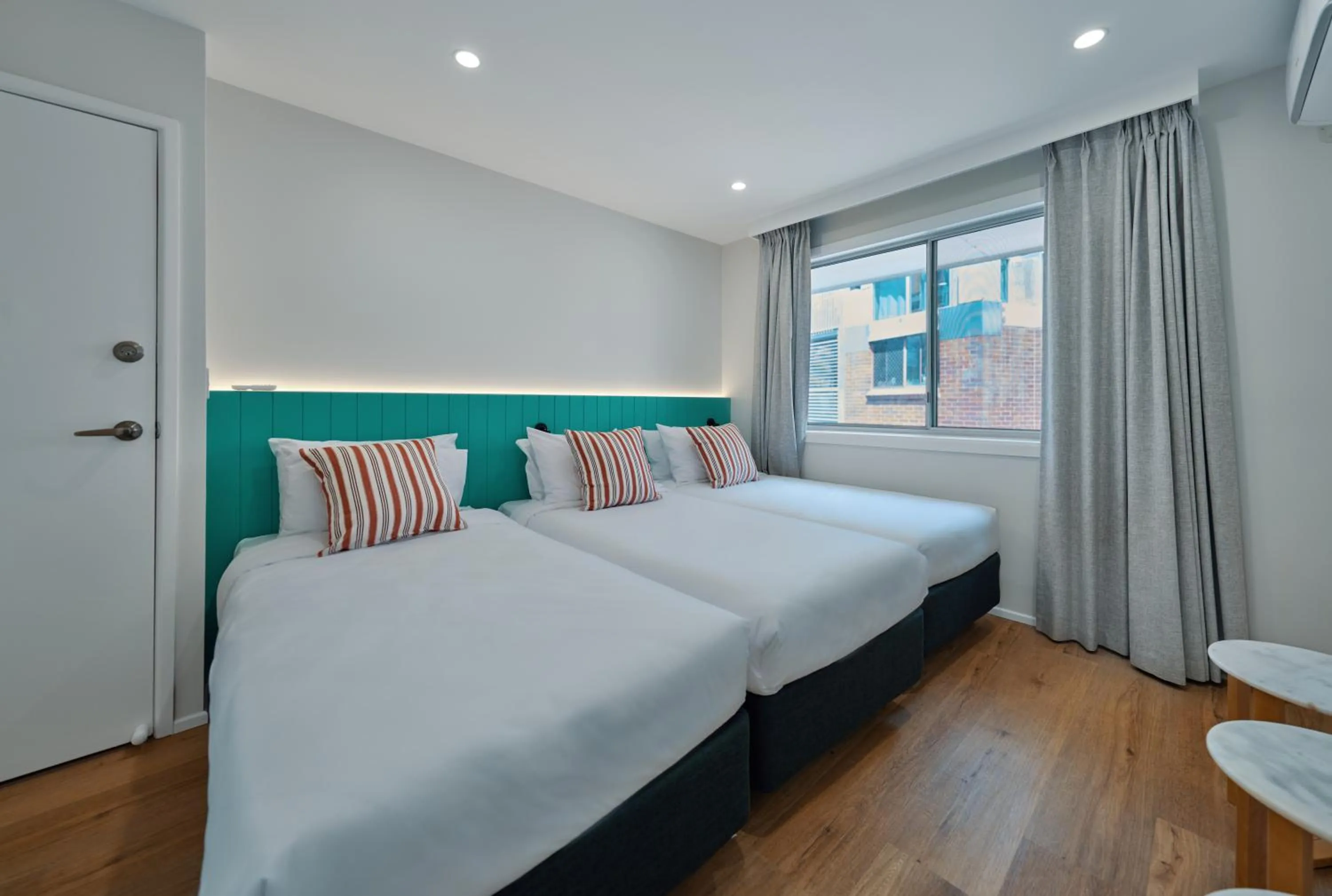 Bedroom, Bed in Red Star Palm Beach