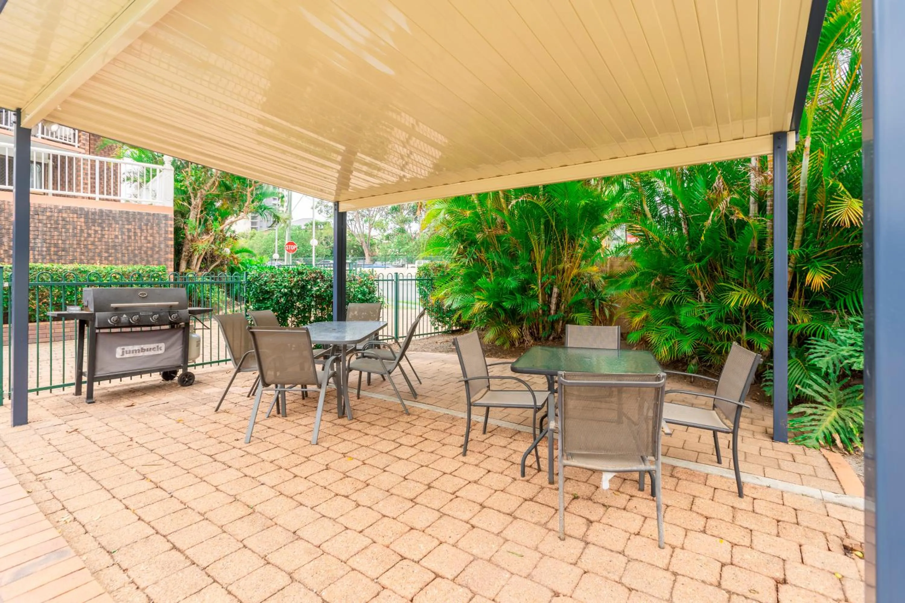 BBQ facilities in Red Star Palm Beach