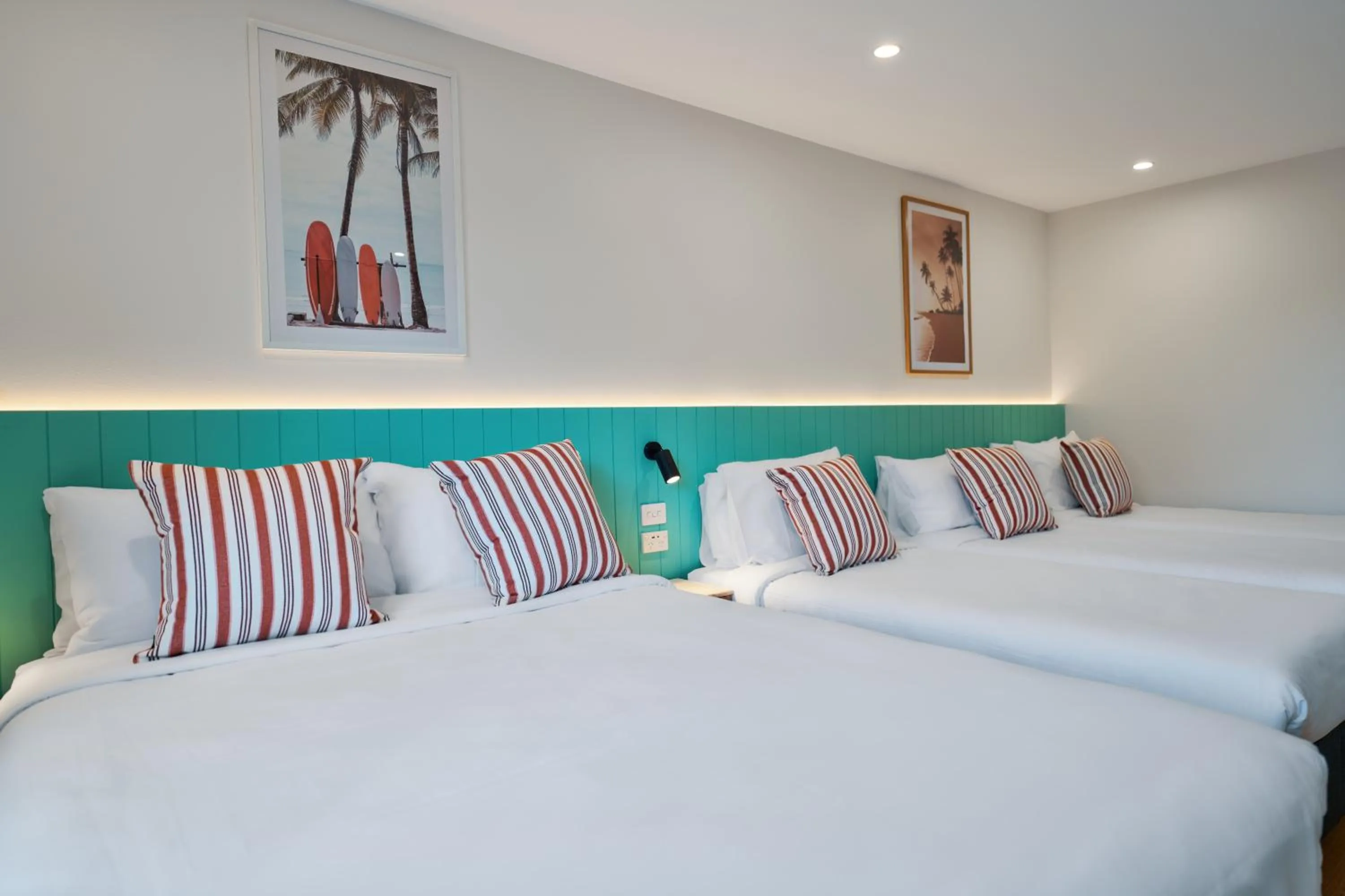 Bedroom, Bed in Red Star Palm Beach