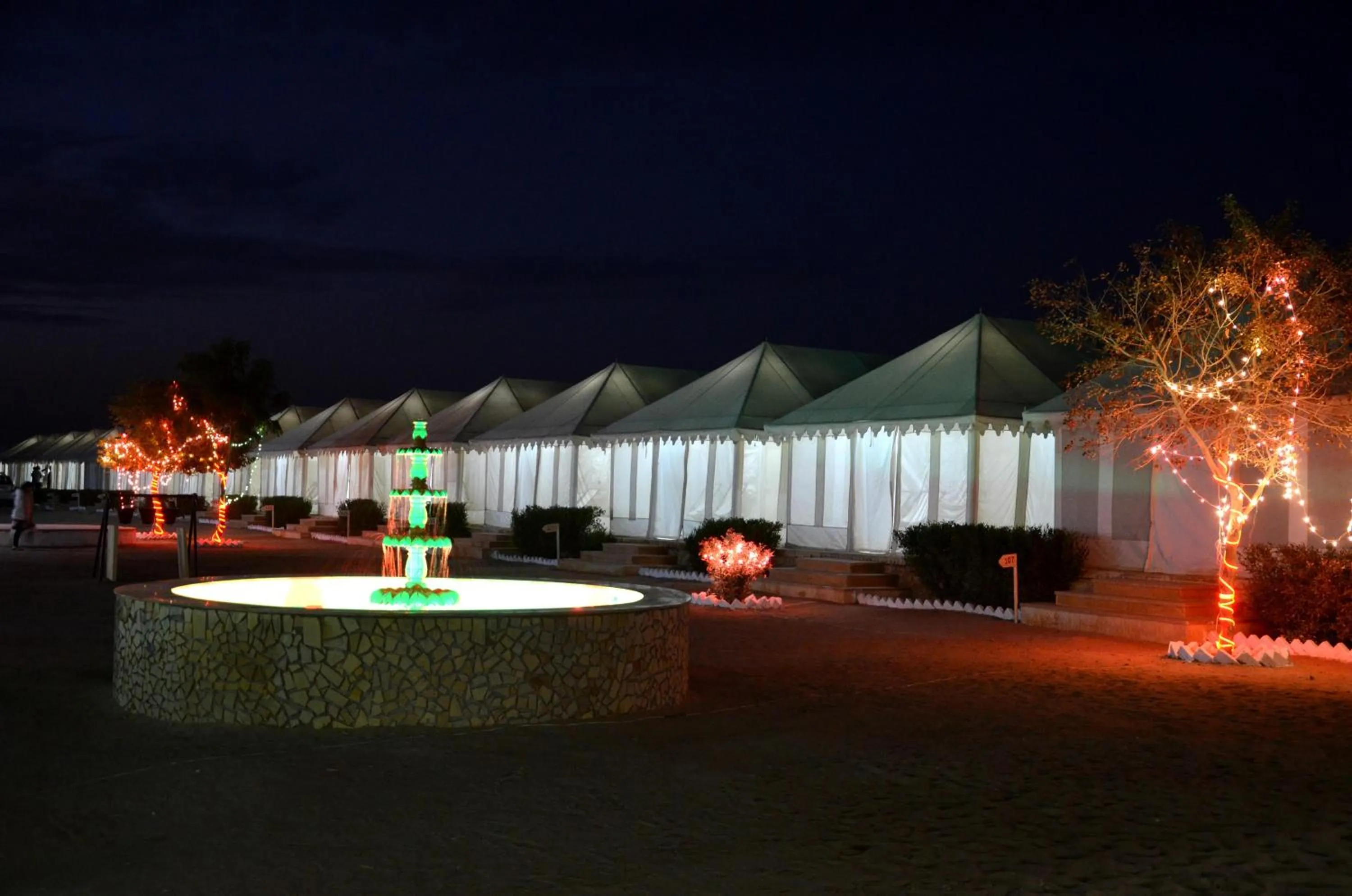 Area and facilities in Oasis camp sam