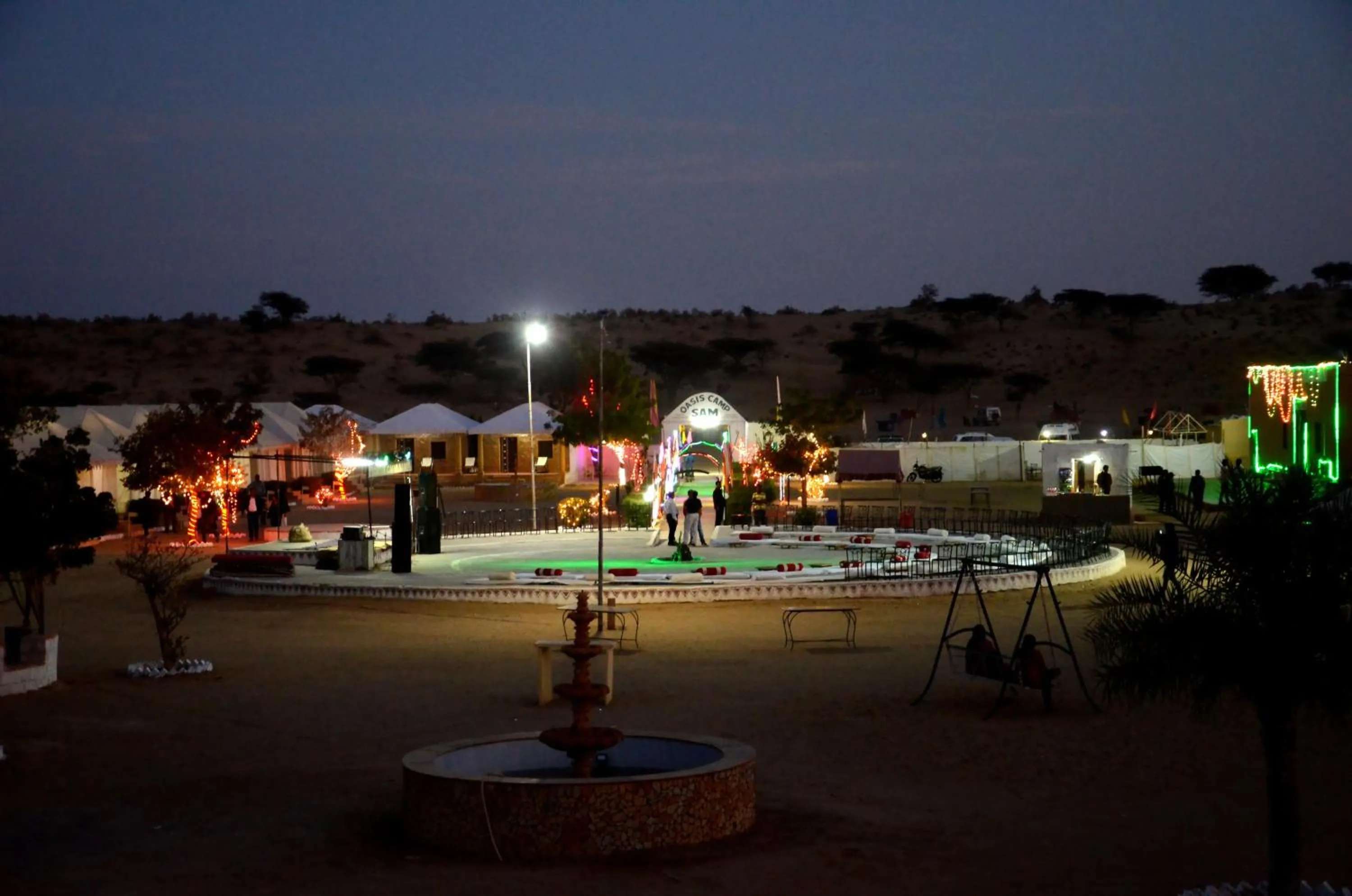 Entertainment in Oasis camp sam