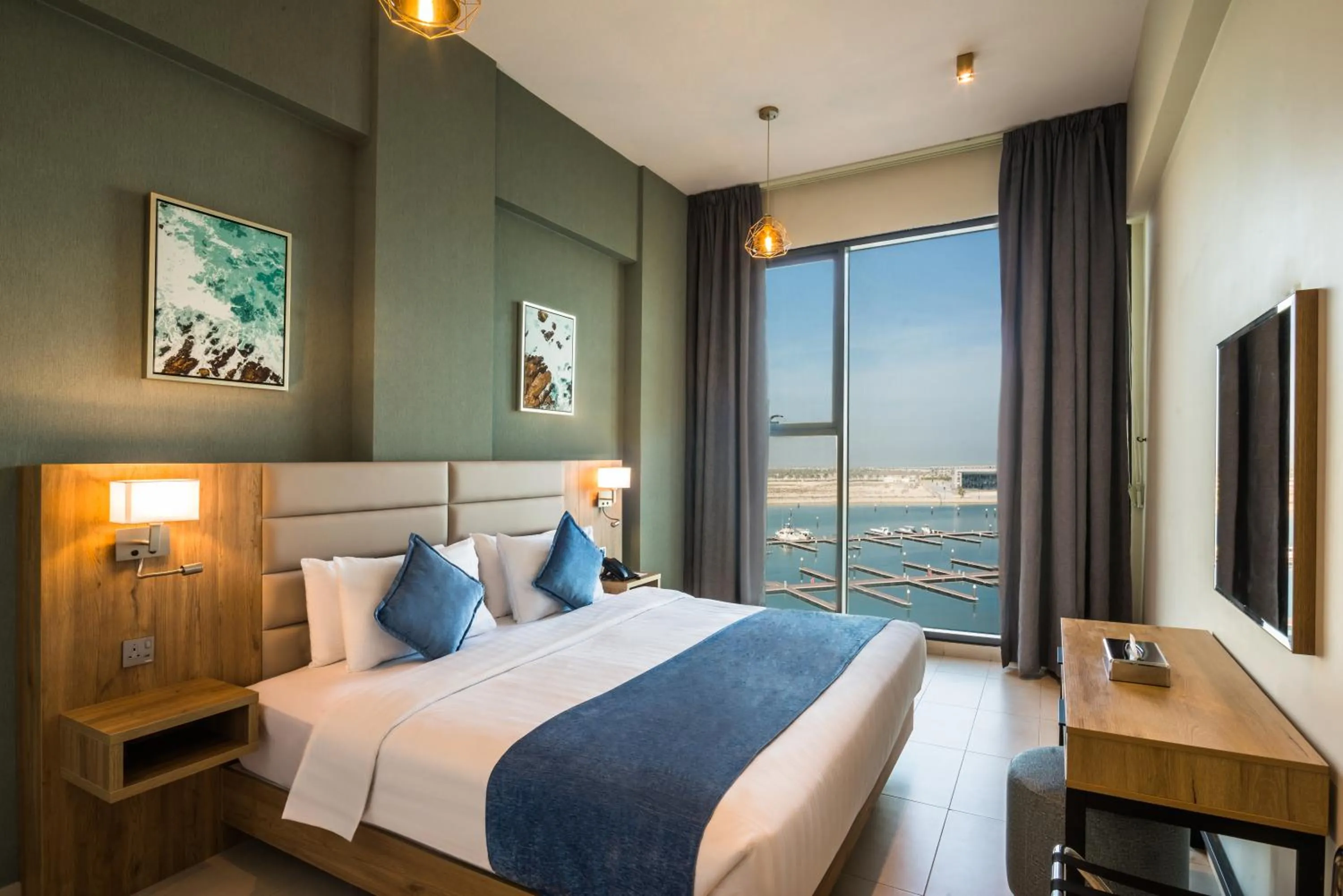 Bedroom, Bed in Boudl Al Jubail