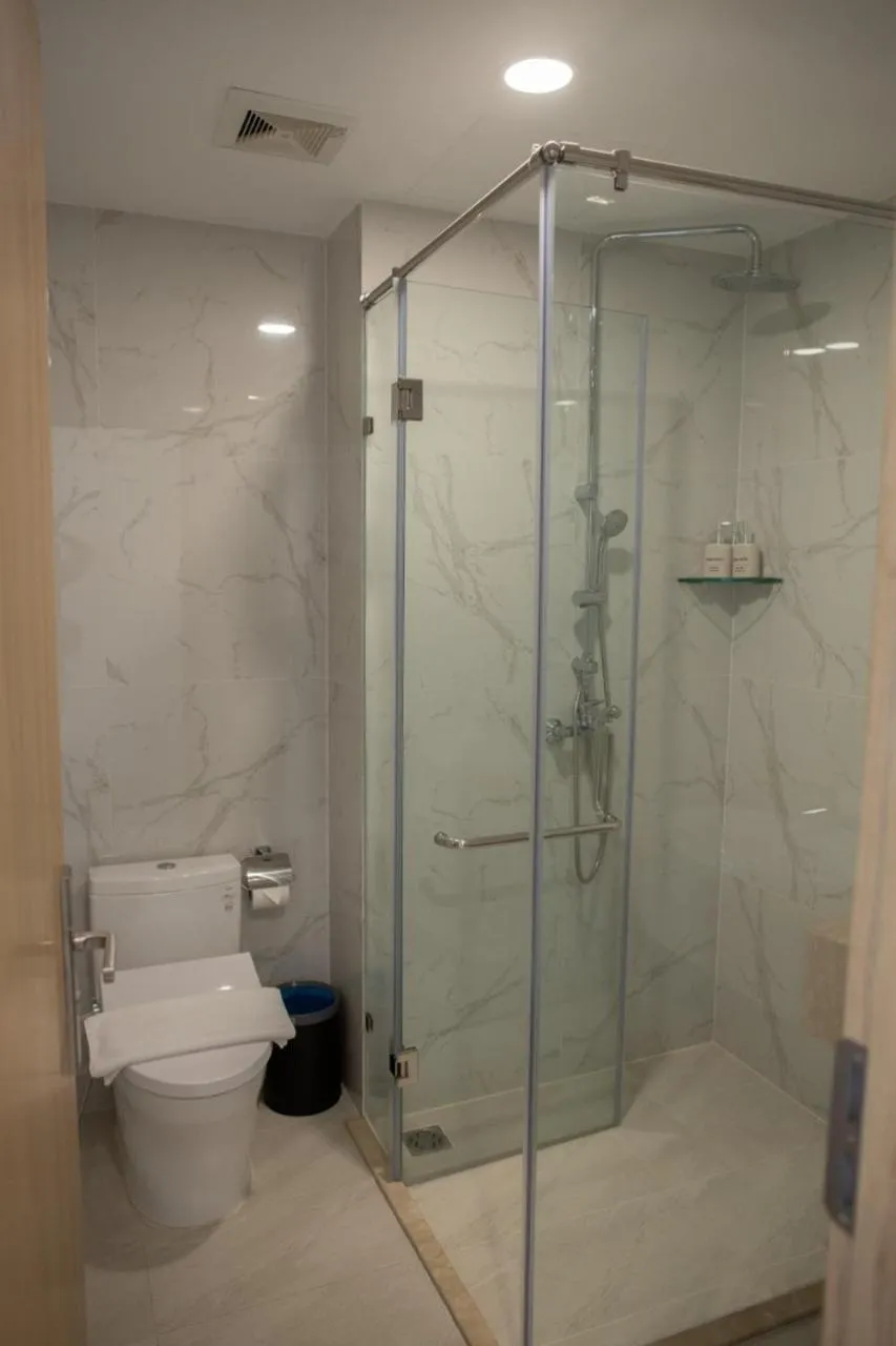 Shower in Ruby Hotel