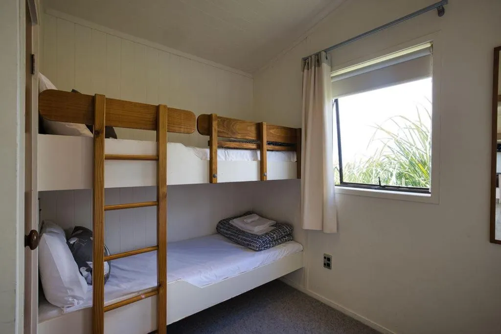Bedroom, Bed in Tasman Holiday Parks - Papamoa Beach