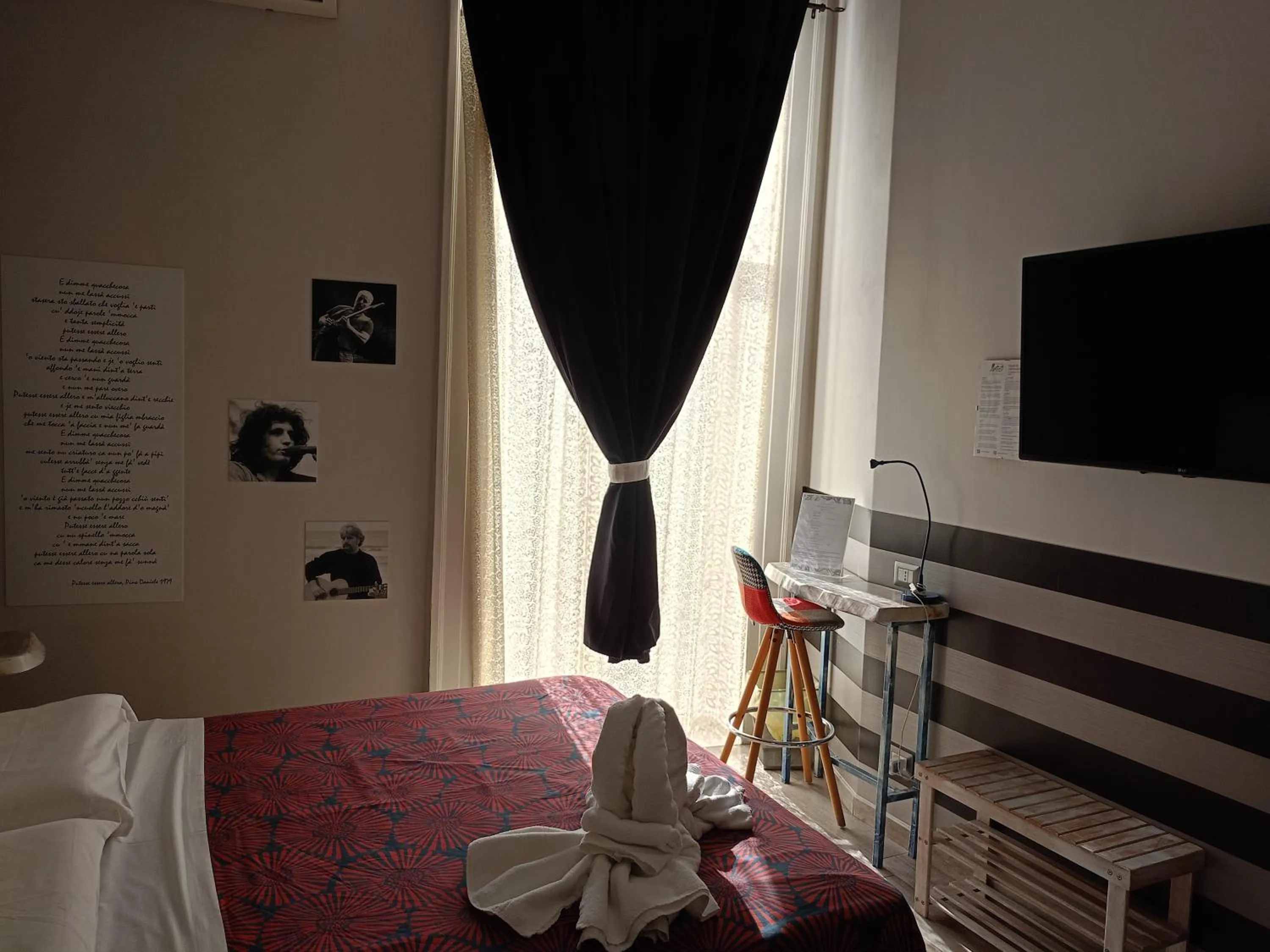 Communal lounge/ TV room, Bed in Artisti Bed&Dreams