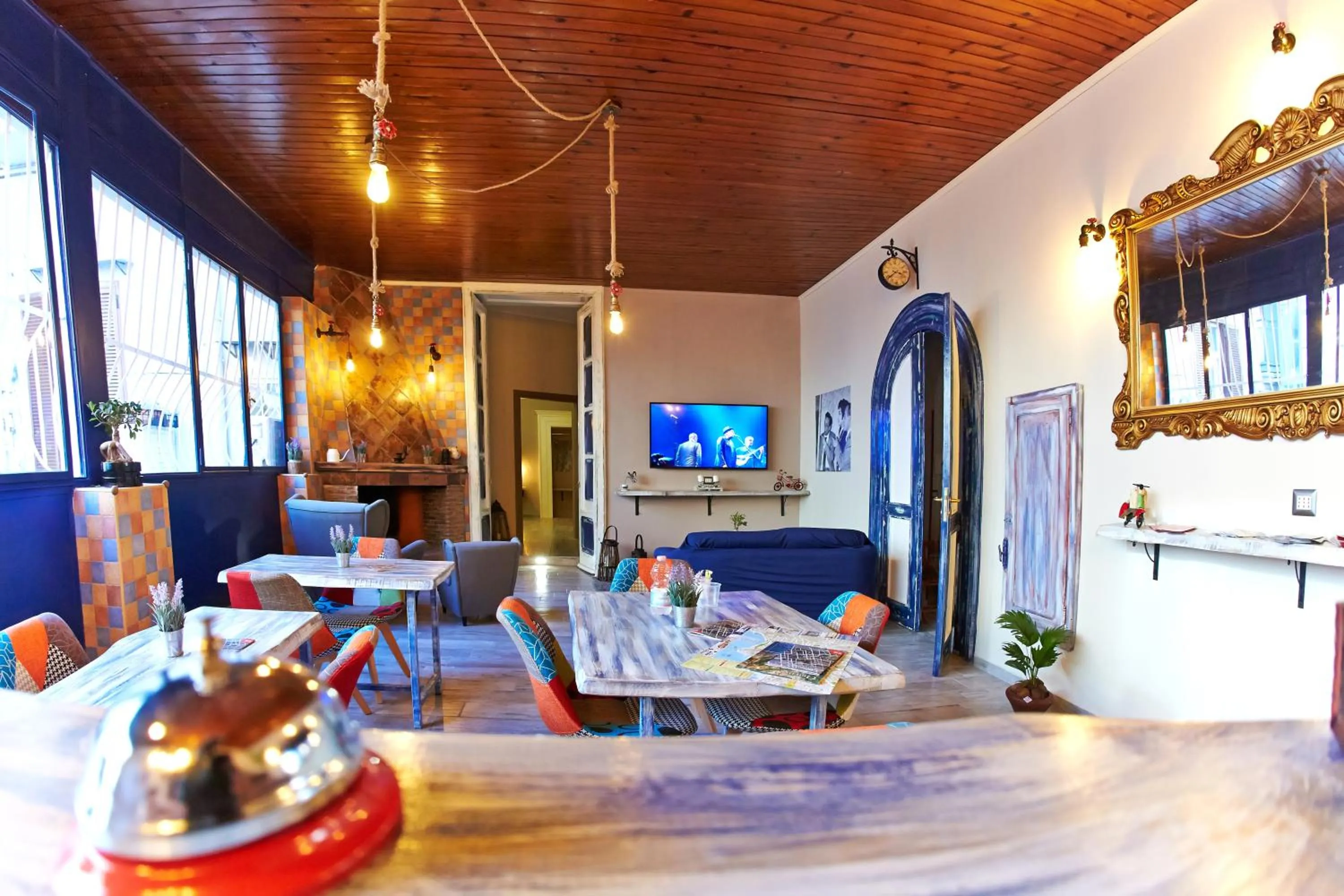 Communal lounge/ TV room in Artisti Bed&Dreams