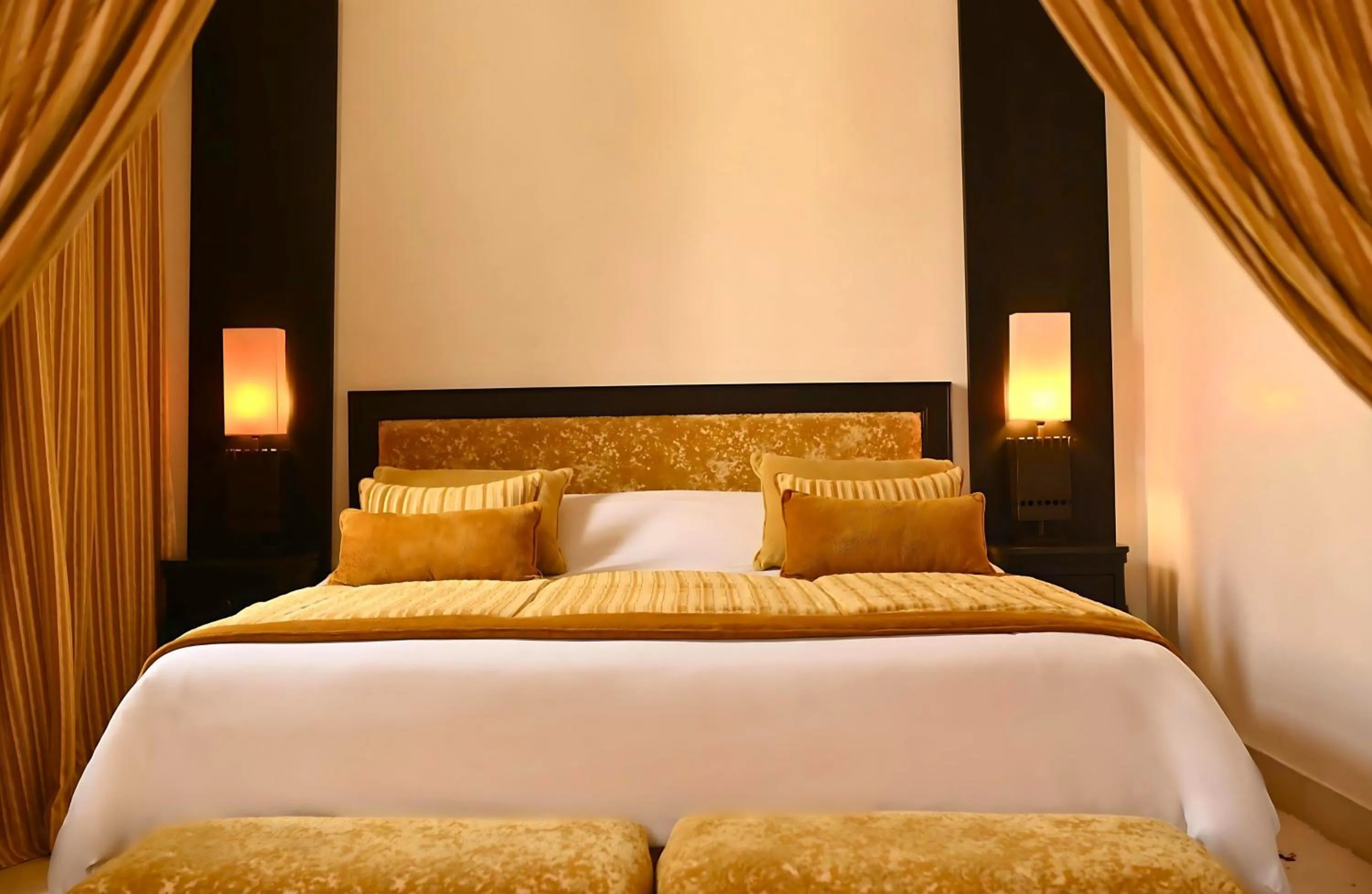 Bedroom, Bed in Borj Dhiafa