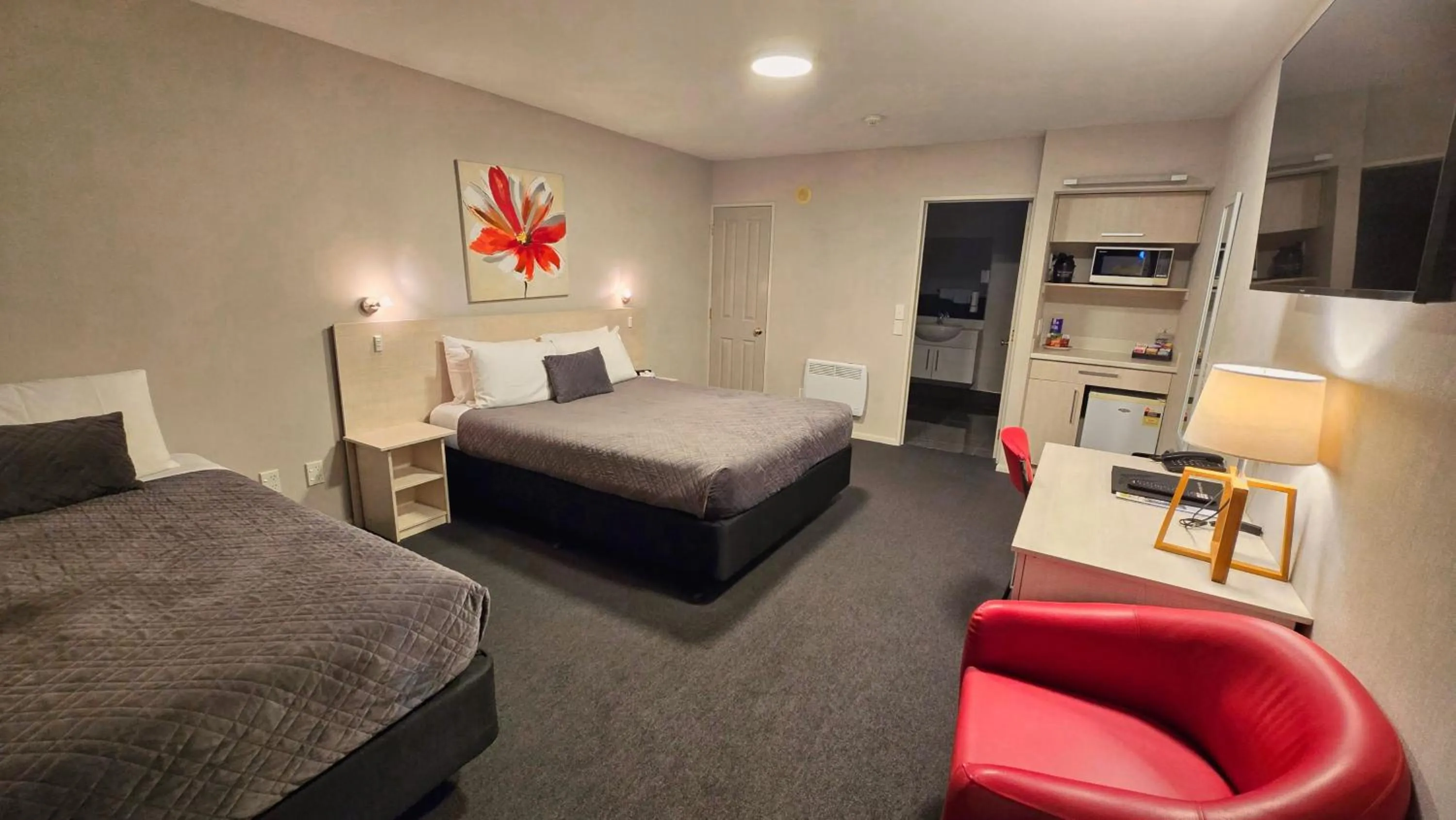 Bed in Carramar Motor Inn