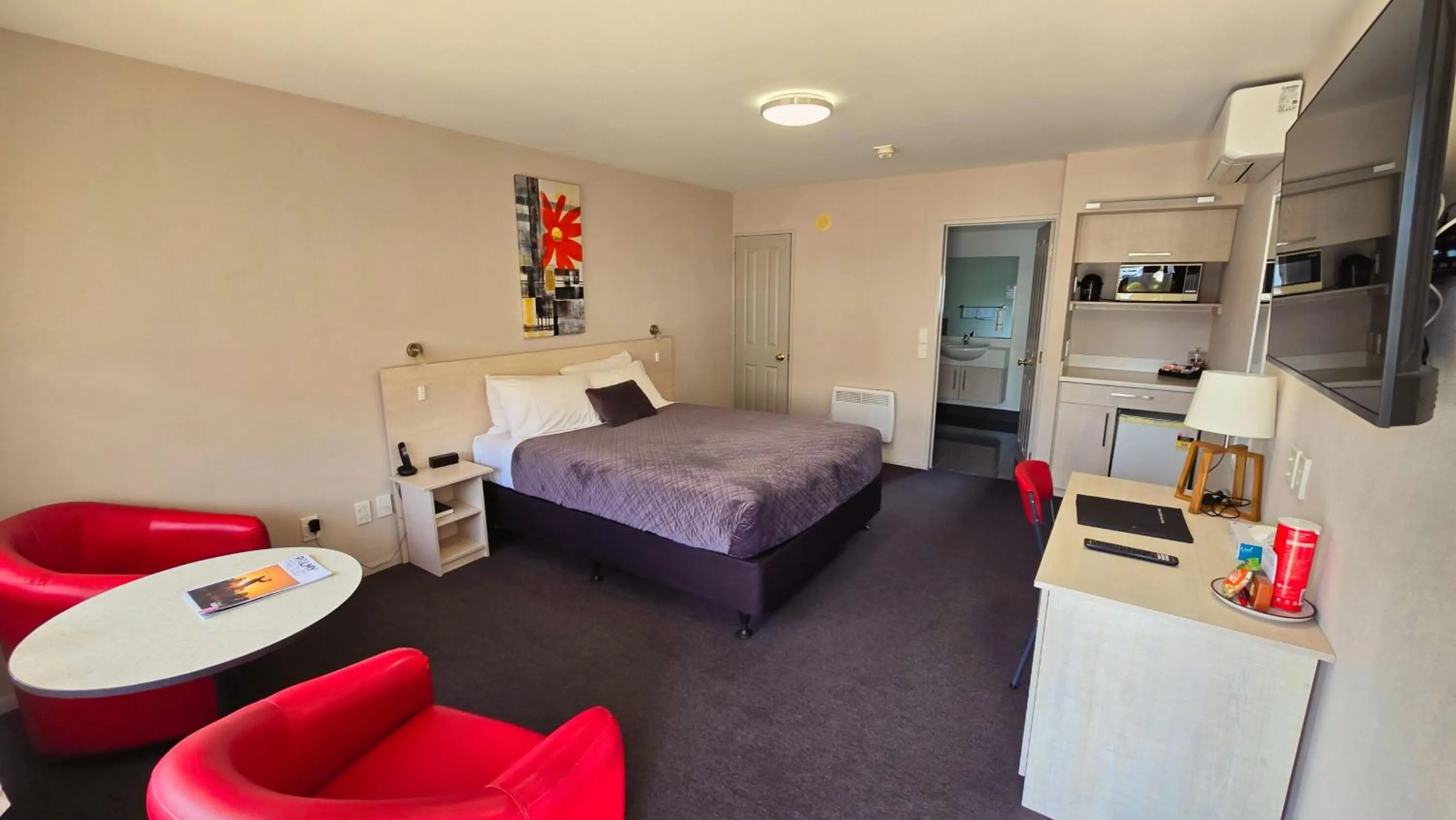 Bed in Carramar Motor Inn