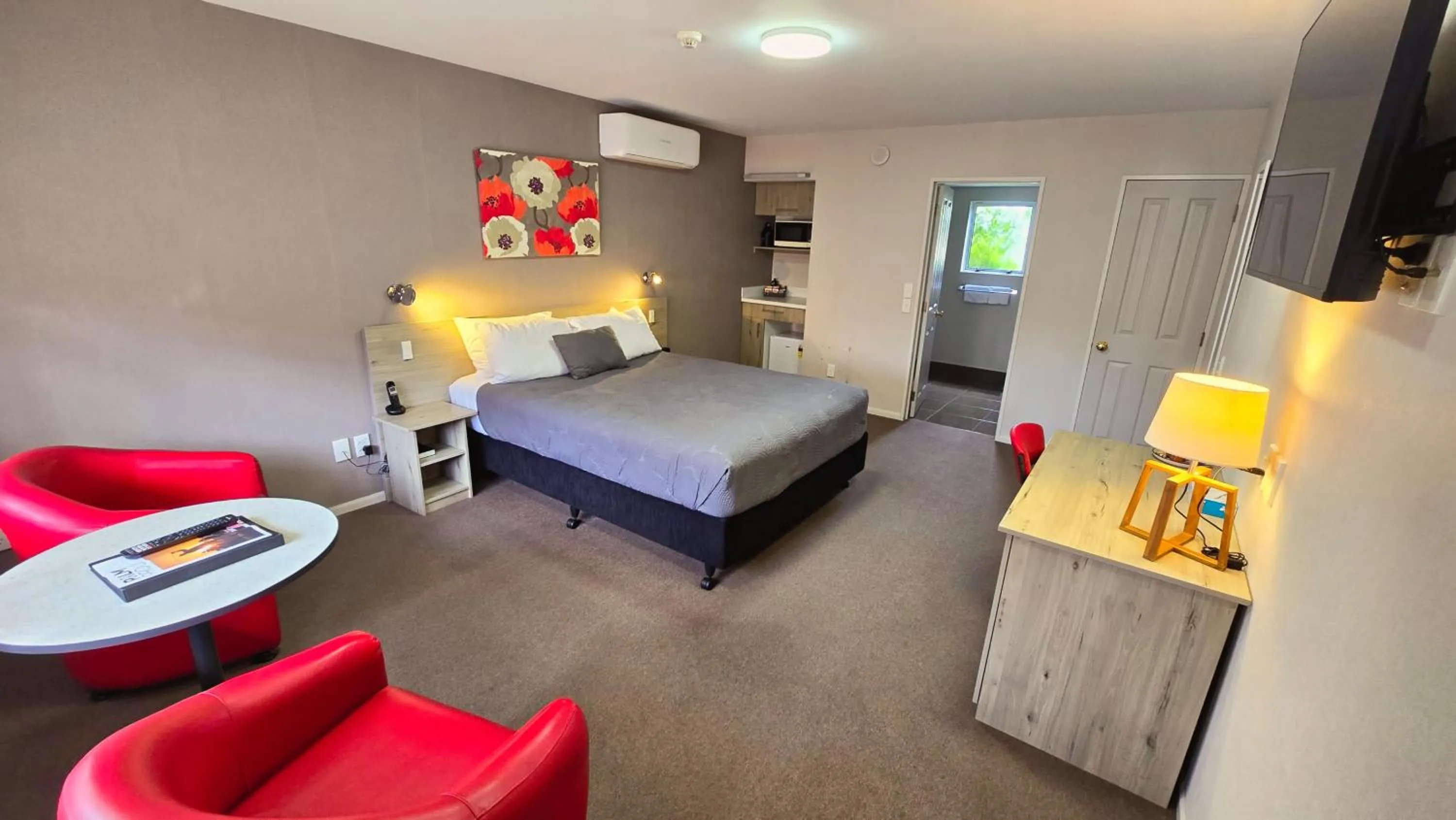 Bed in Carramar Motor Inn