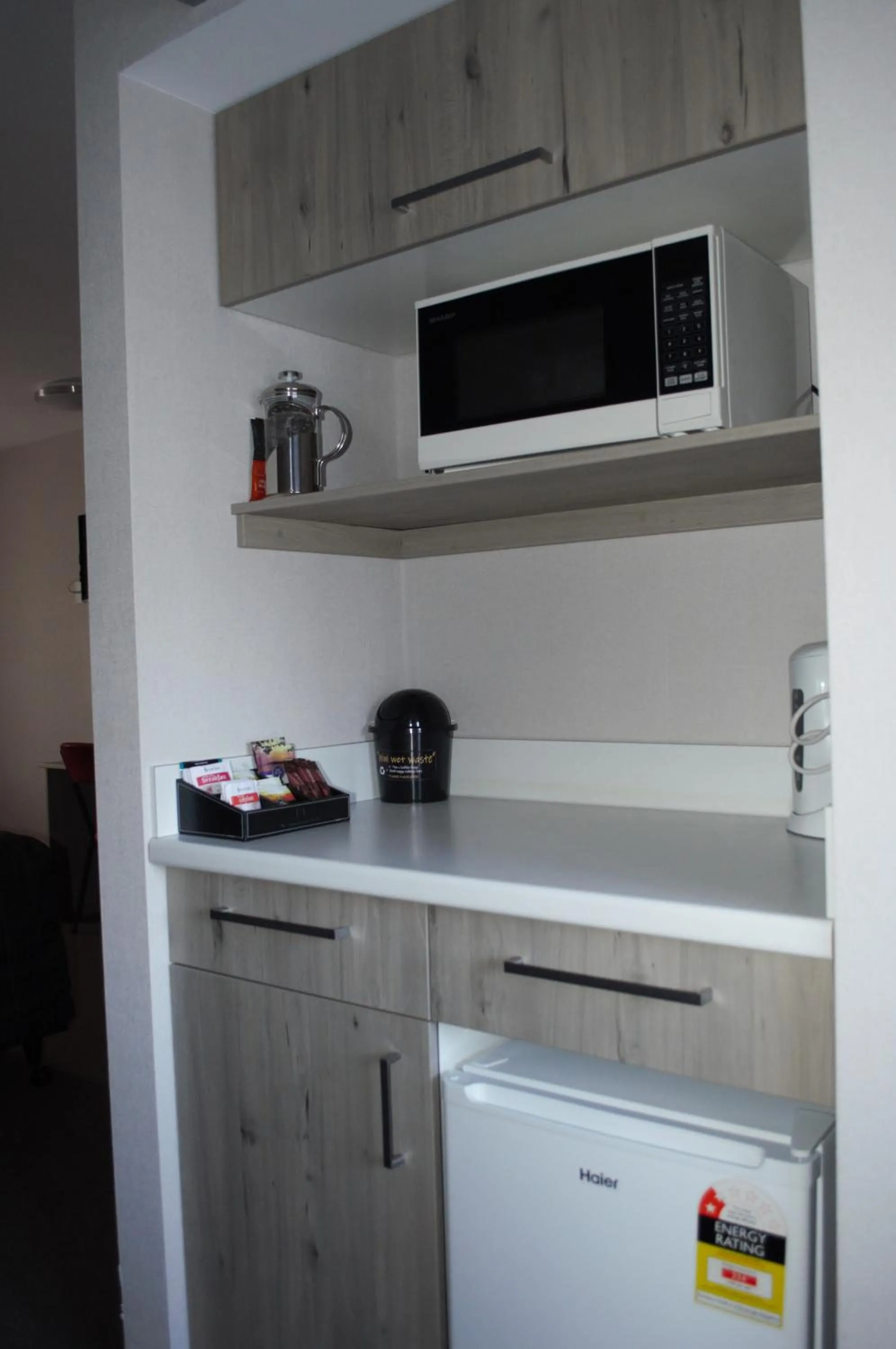 Kitchen or kitchenette in Carramar Motor Inn