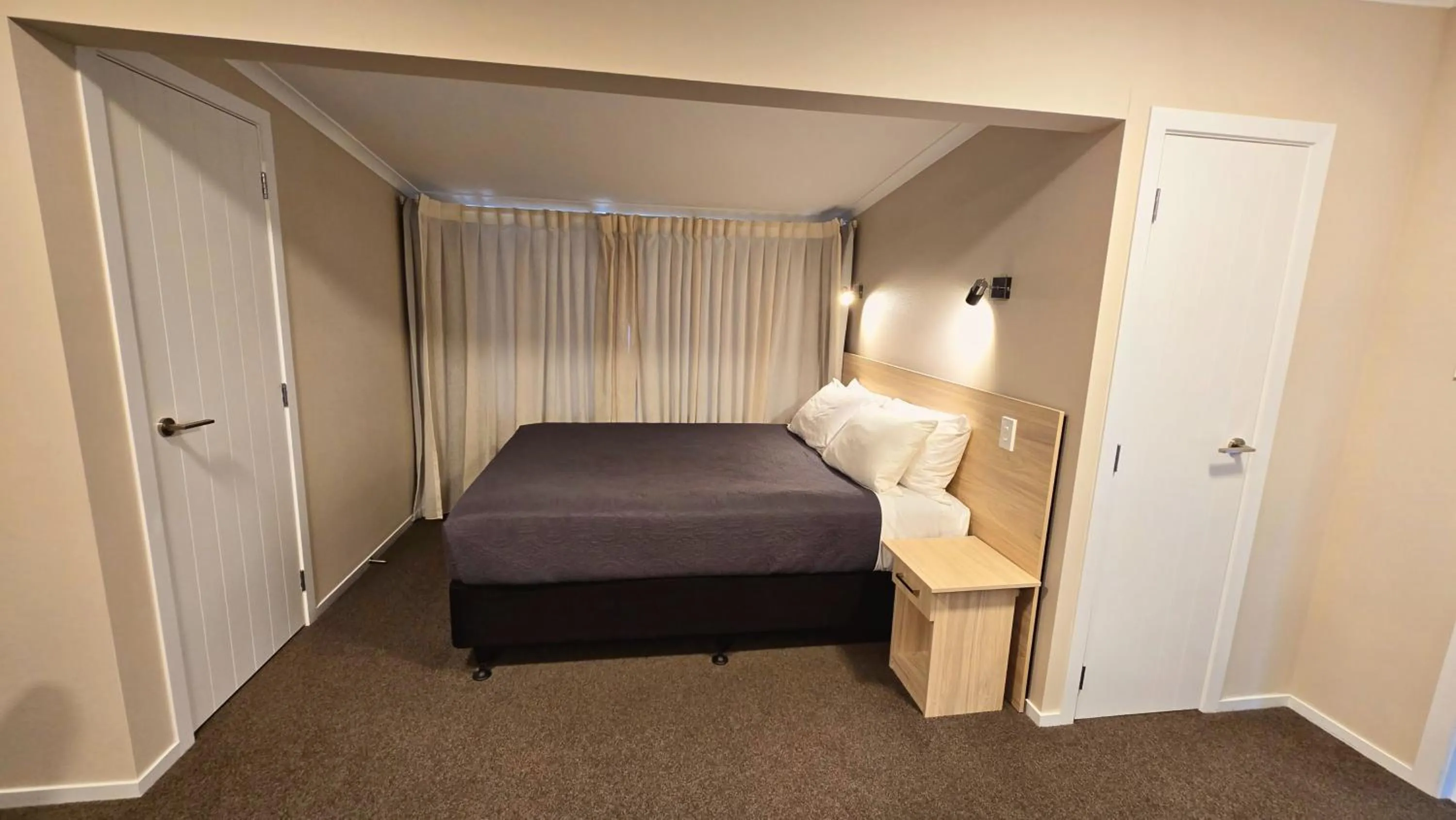 Bedroom, Bed in Carramar Motor Inn