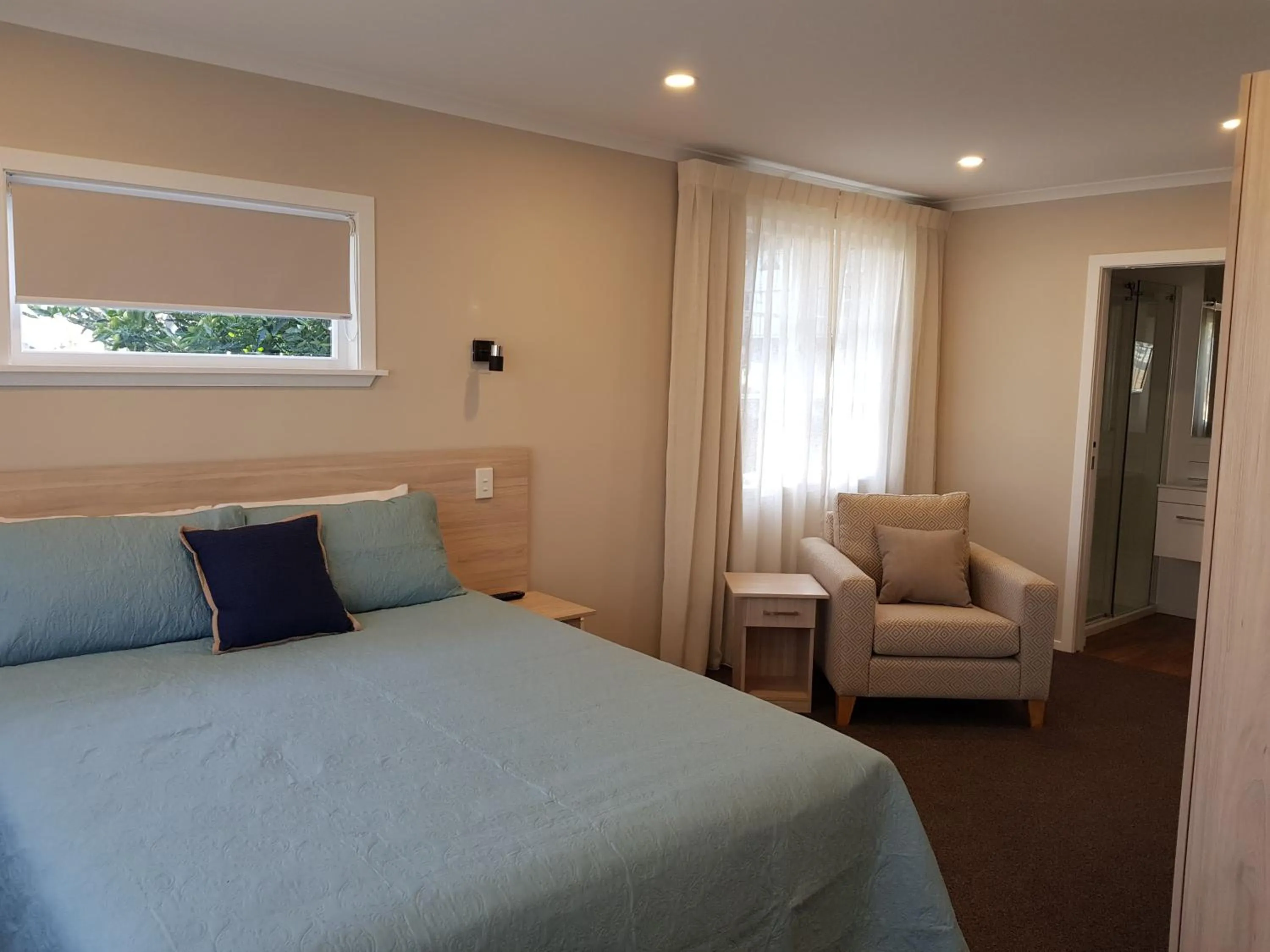 Bed in Carramar Motor Inn