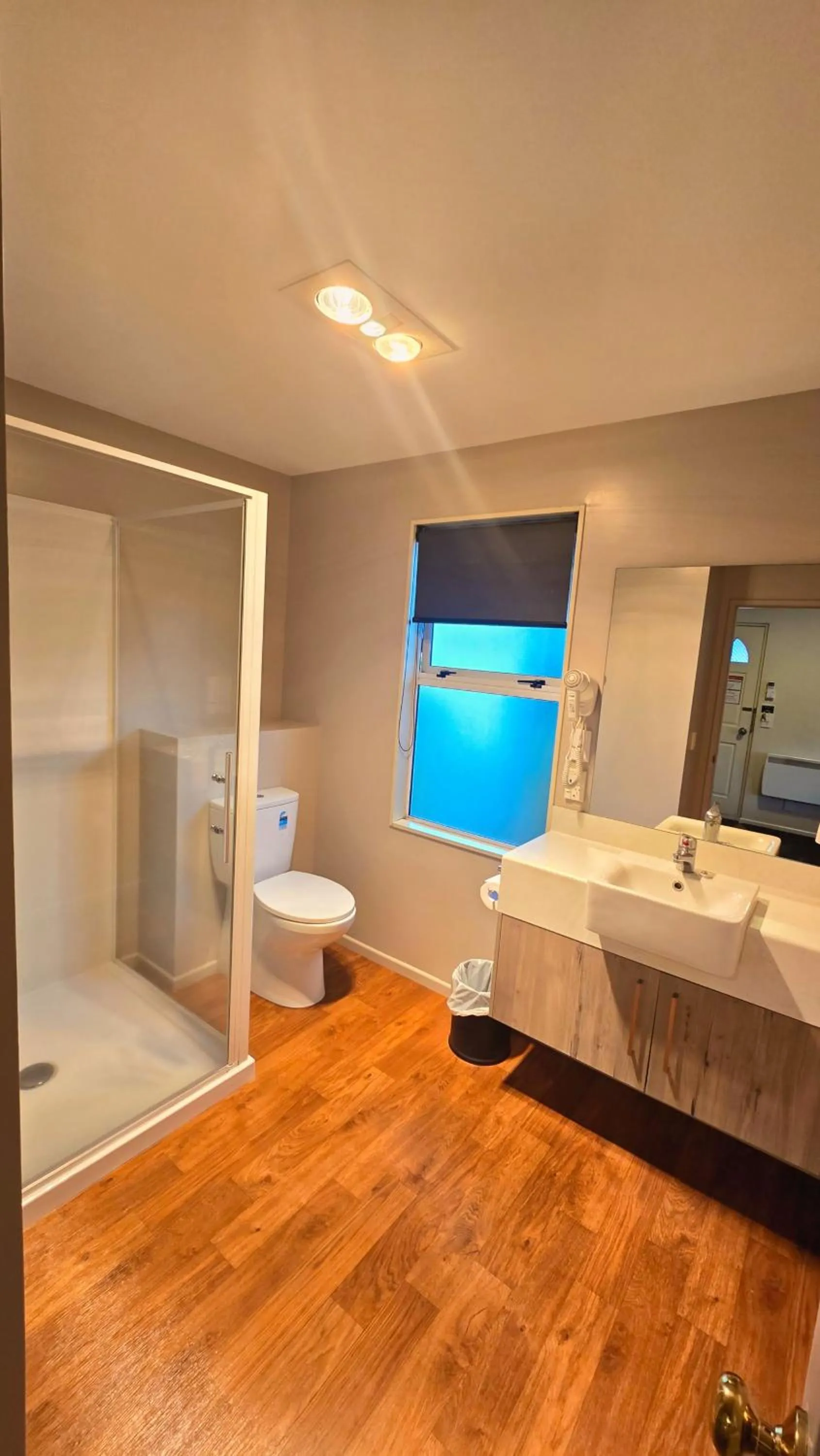 Shower in Carramar Motor Inn