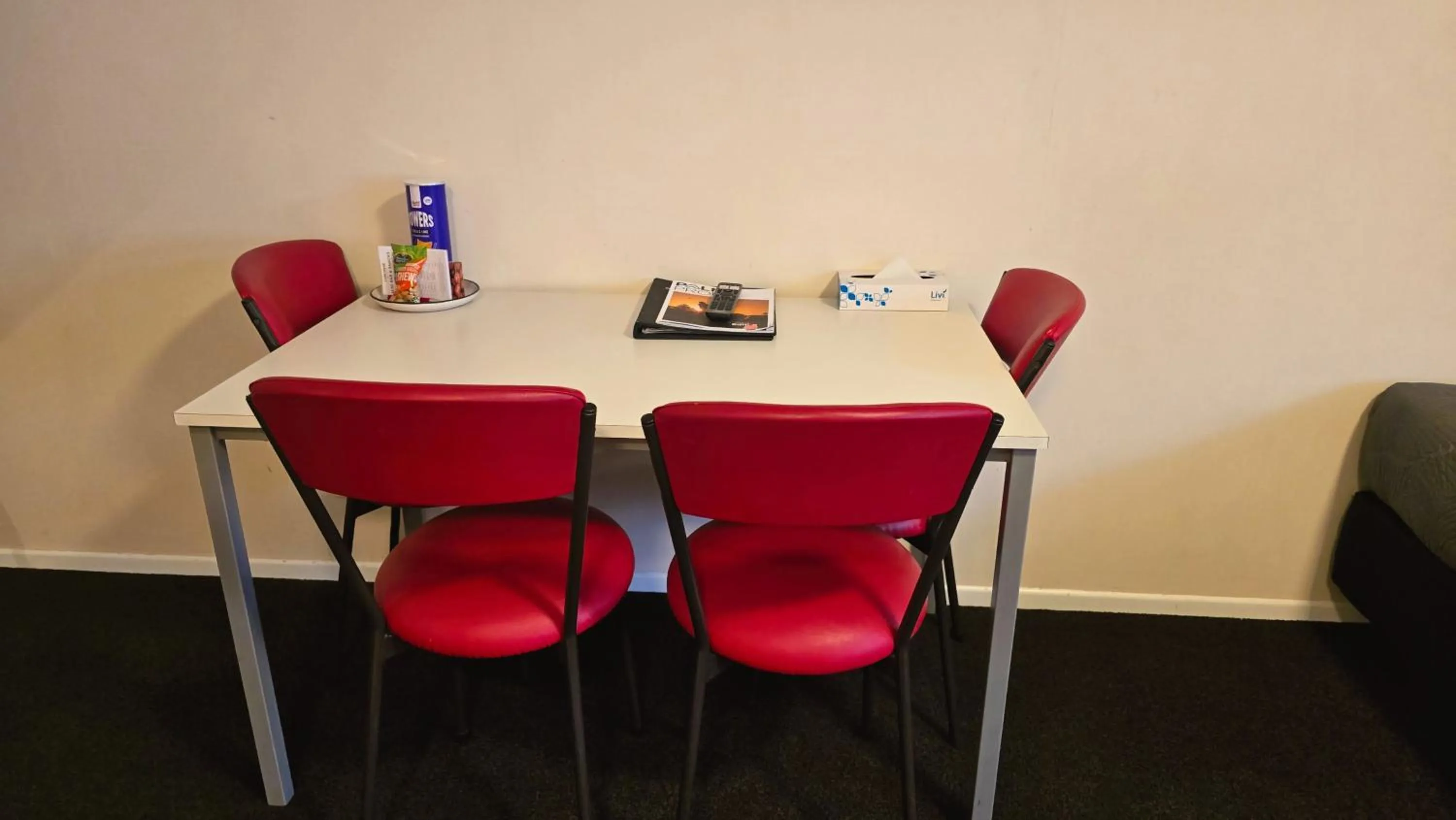 Seating area in Carramar Motor Inn