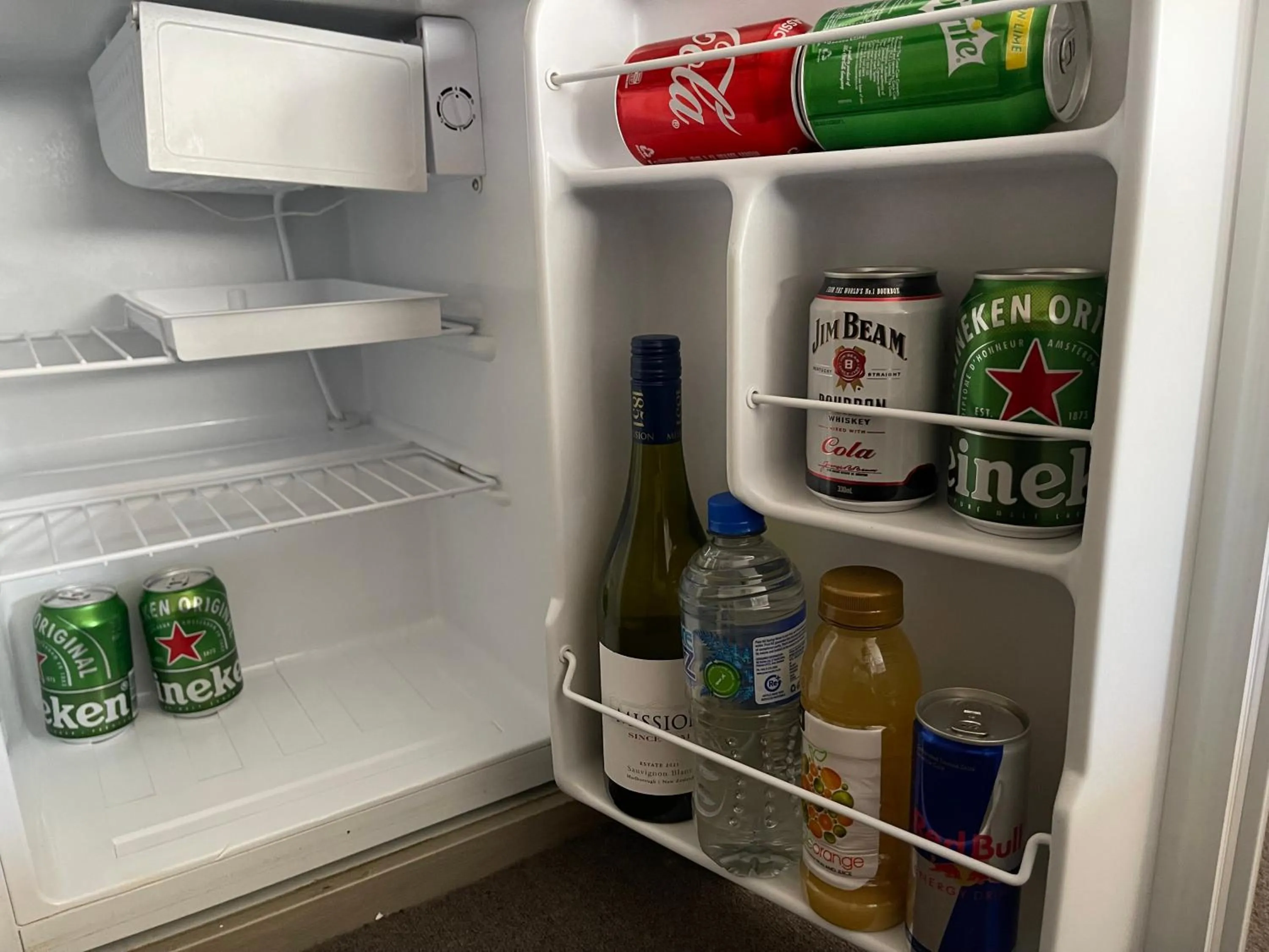 oven in Carramar Motor Inn