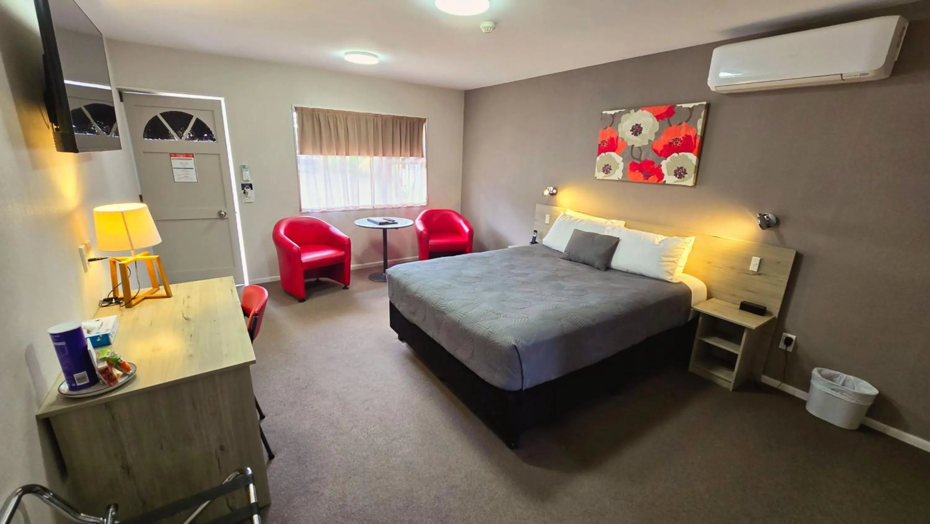 Bed in Carramar Motor Inn