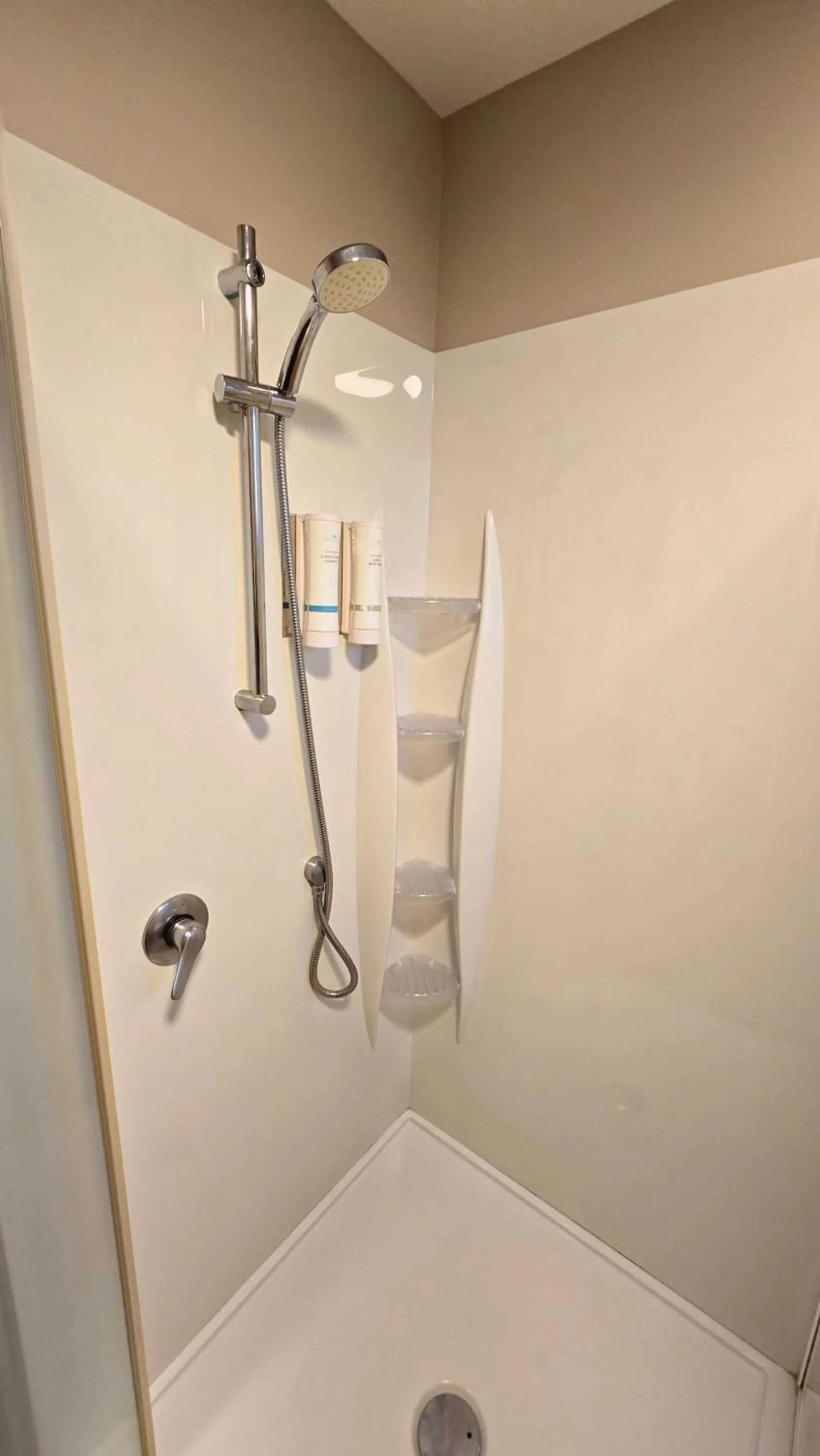 Shower in Carramar Motor Inn