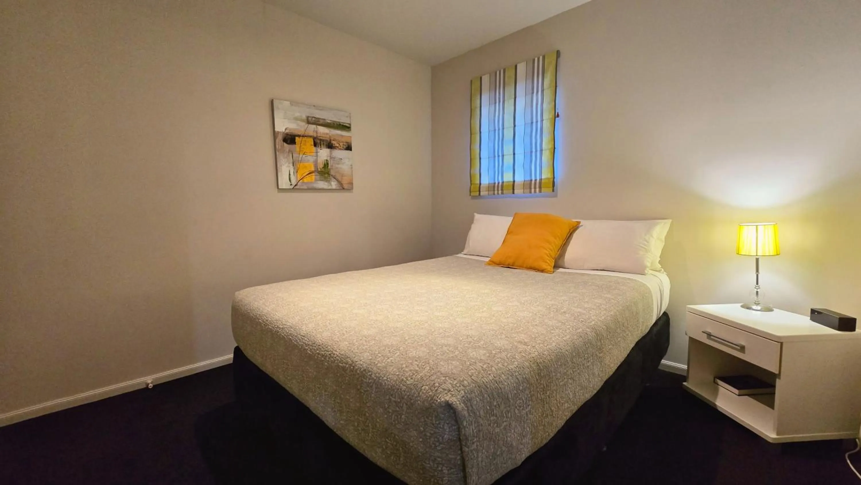 Bed in Carramar Motor Inn