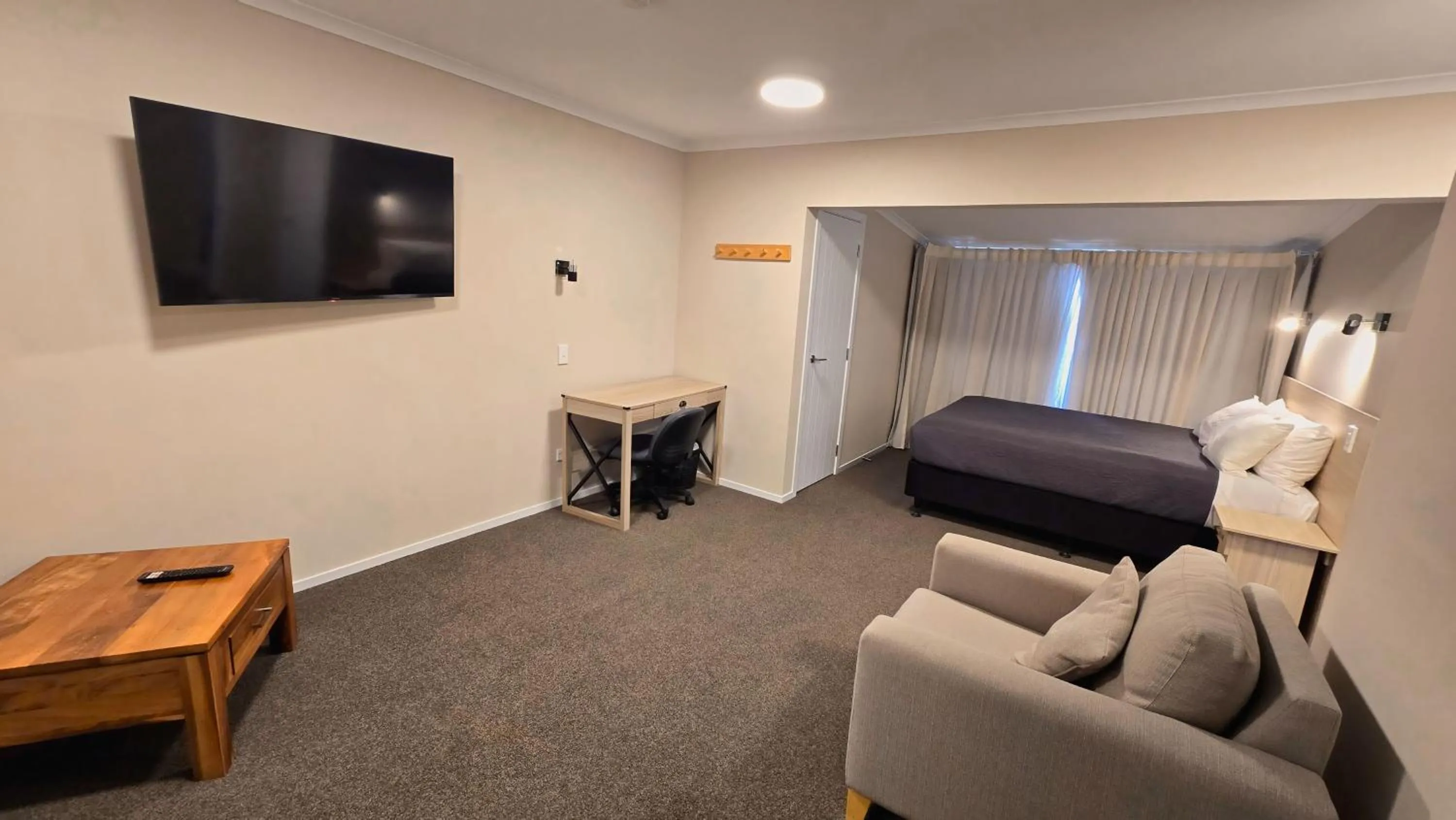 Bed in Carramar Motor Inn