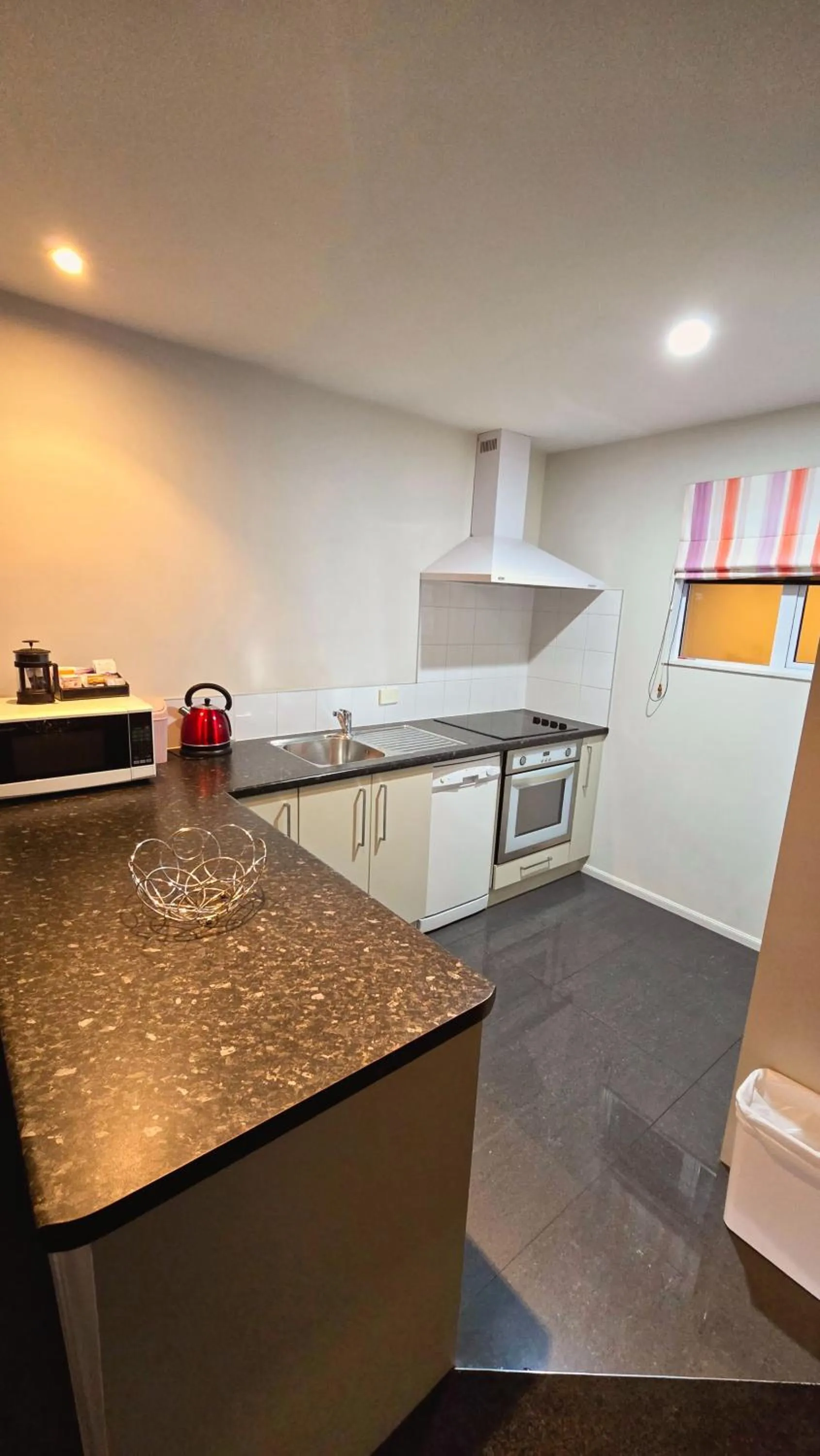 Kitchen or kitchenette in Carramar Motor Inn