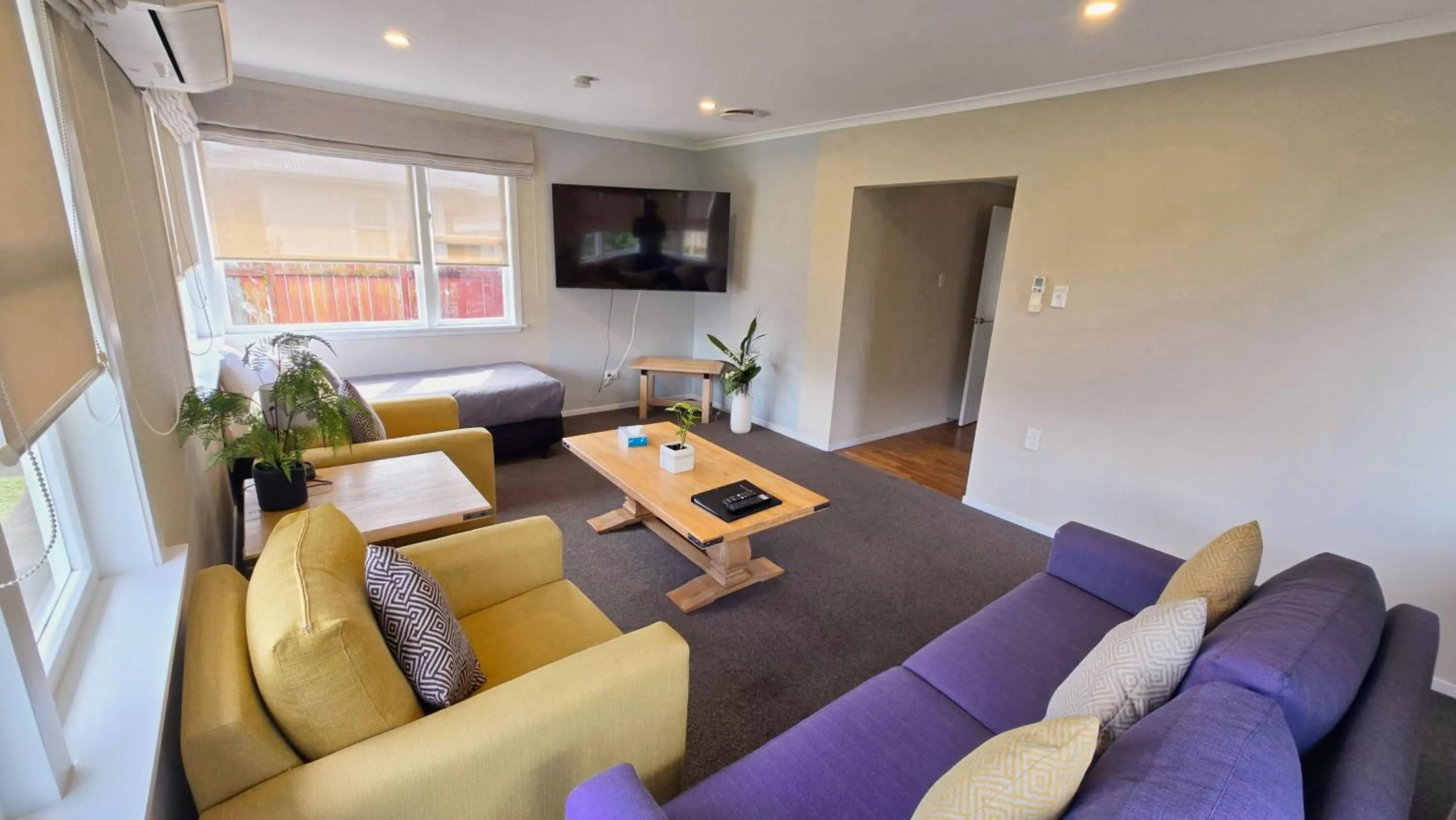 Communal lounge/ TV room in Carramar Motor Inn