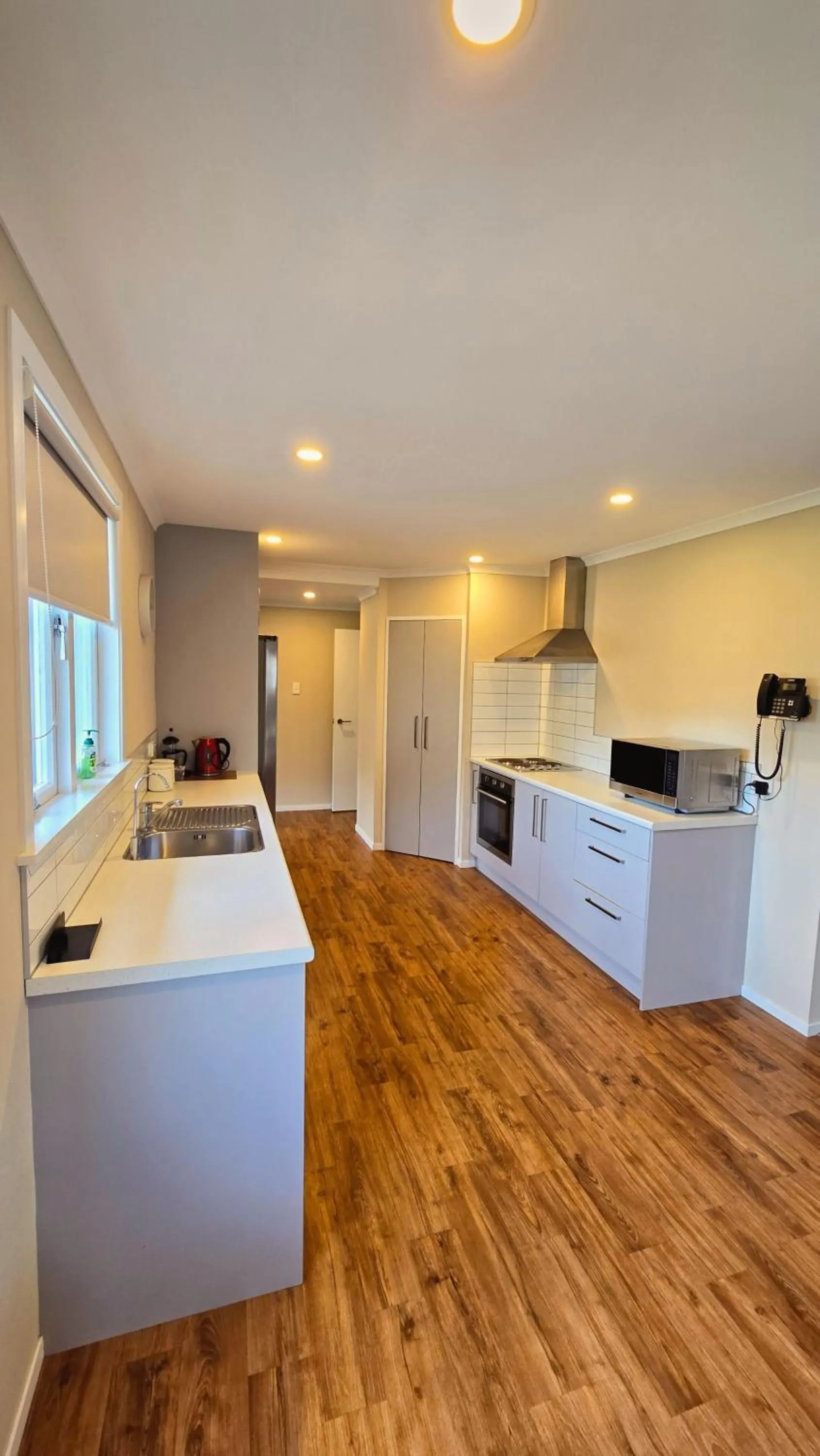 Kitchen or kitchenette in Carramar Motor Inn