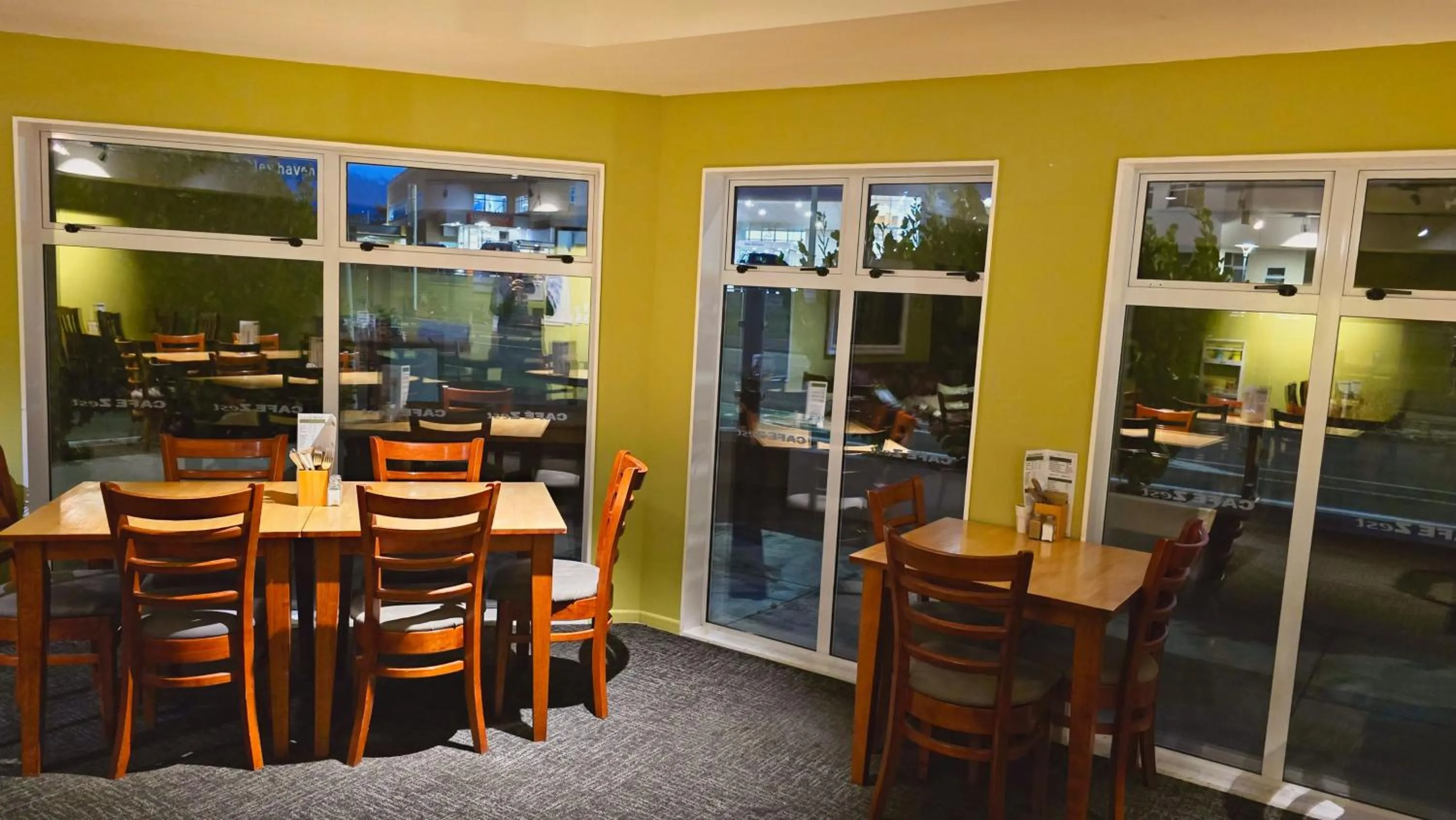 Restaurant/places to eat in Carramar Motor Inn