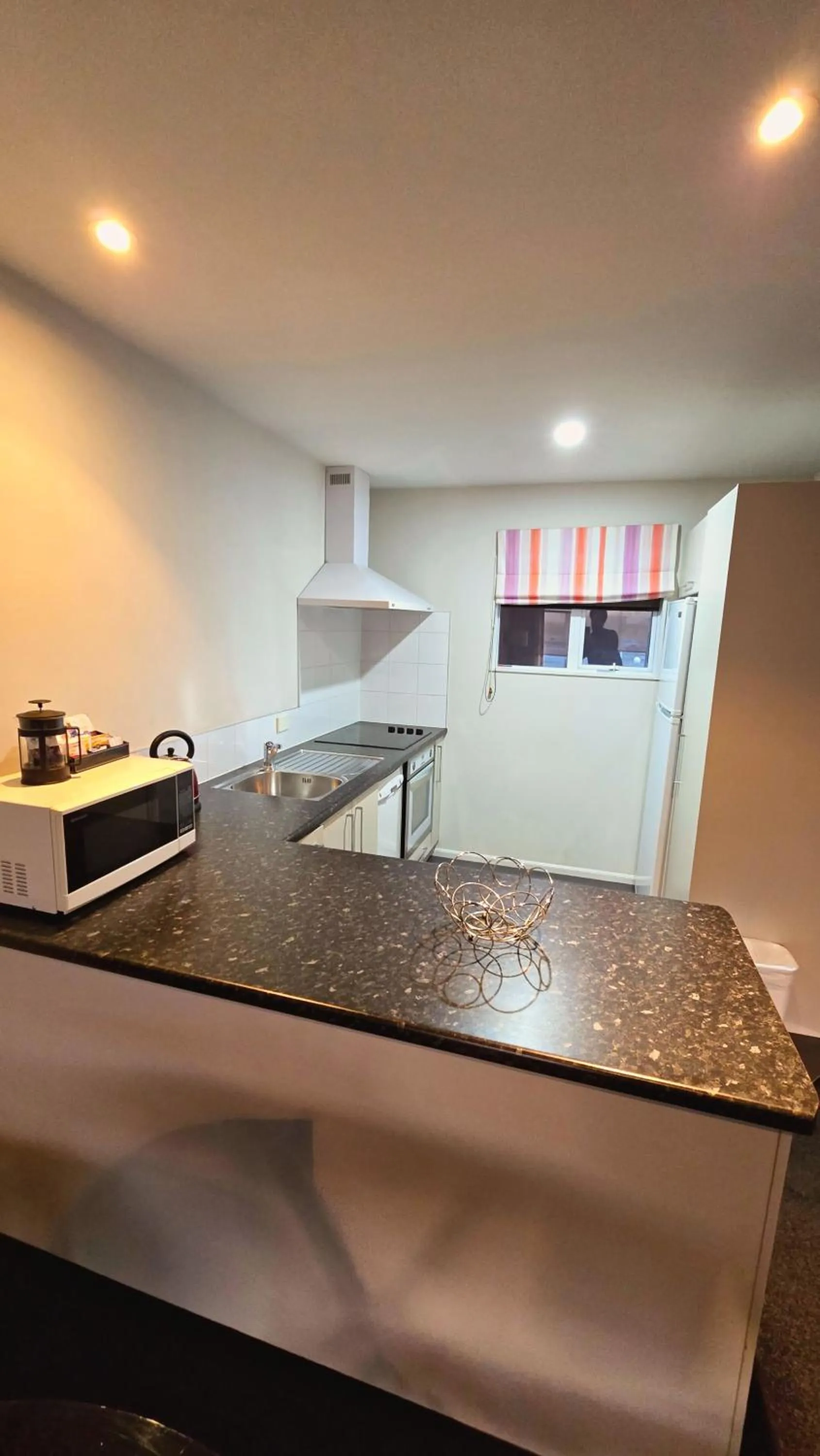 Kitchen or kitchenette in Carramar Motor Inn