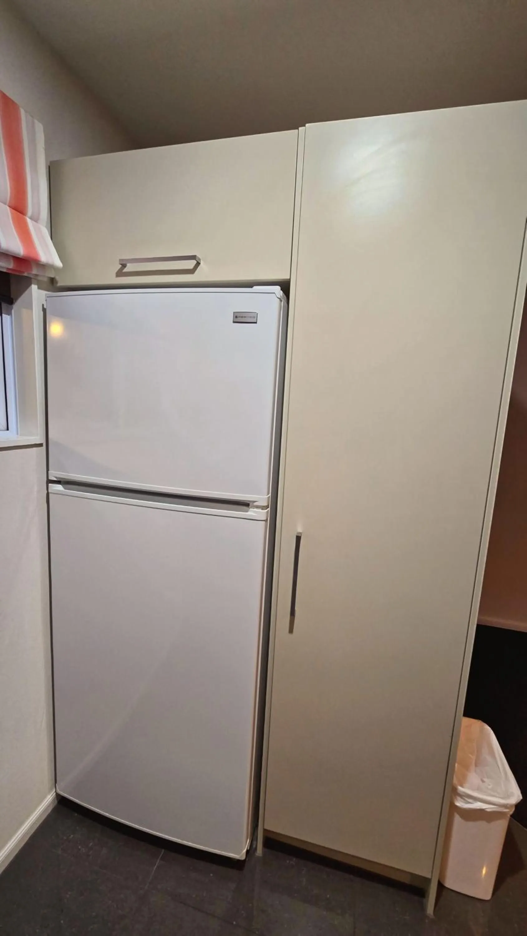 Kitchen or kitchenette in Carramar Motor Inn