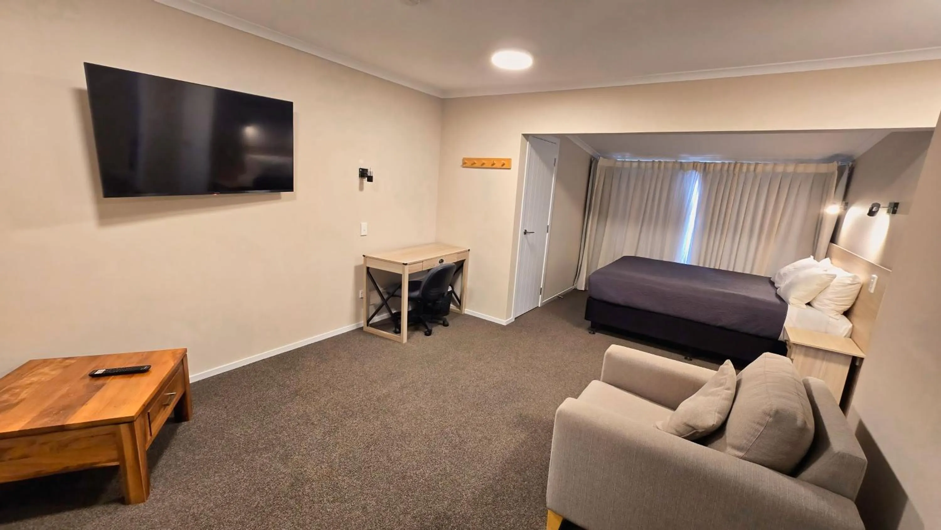 Bed in Carramar Motor Inn