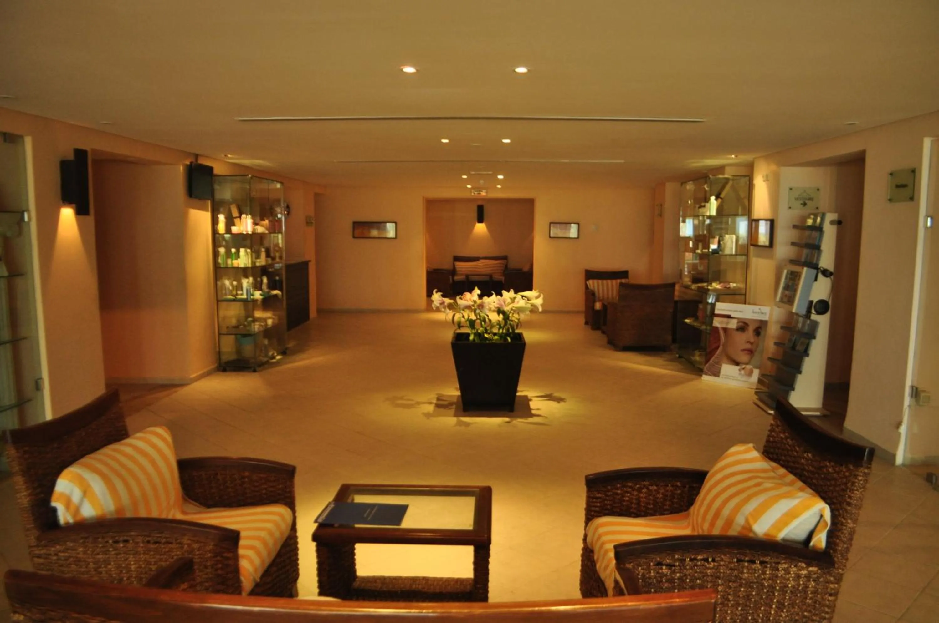 Lobby or reception in Alhambra Thalasso