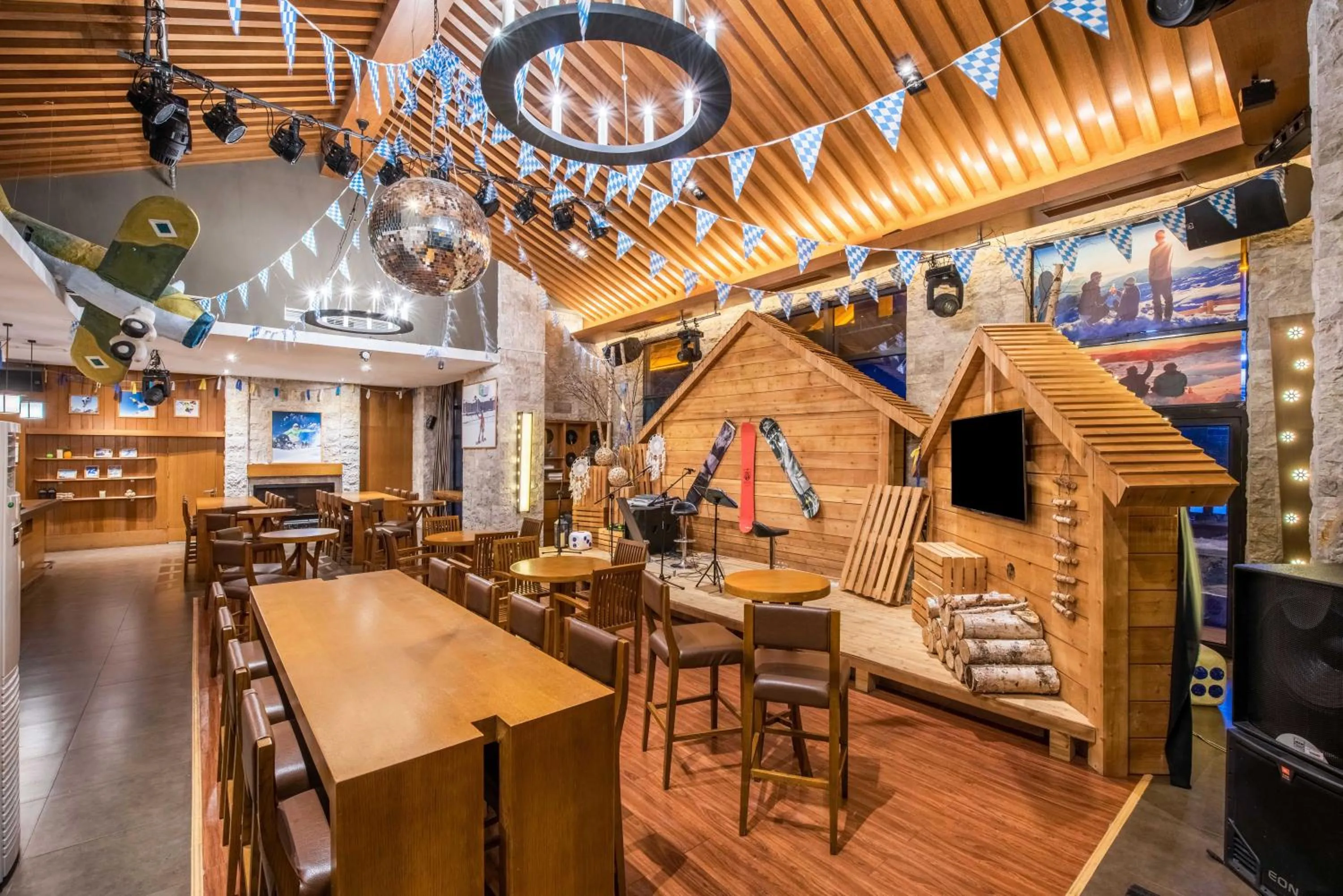 Lounge or bar in Wanda Jin Suites Changbaishan