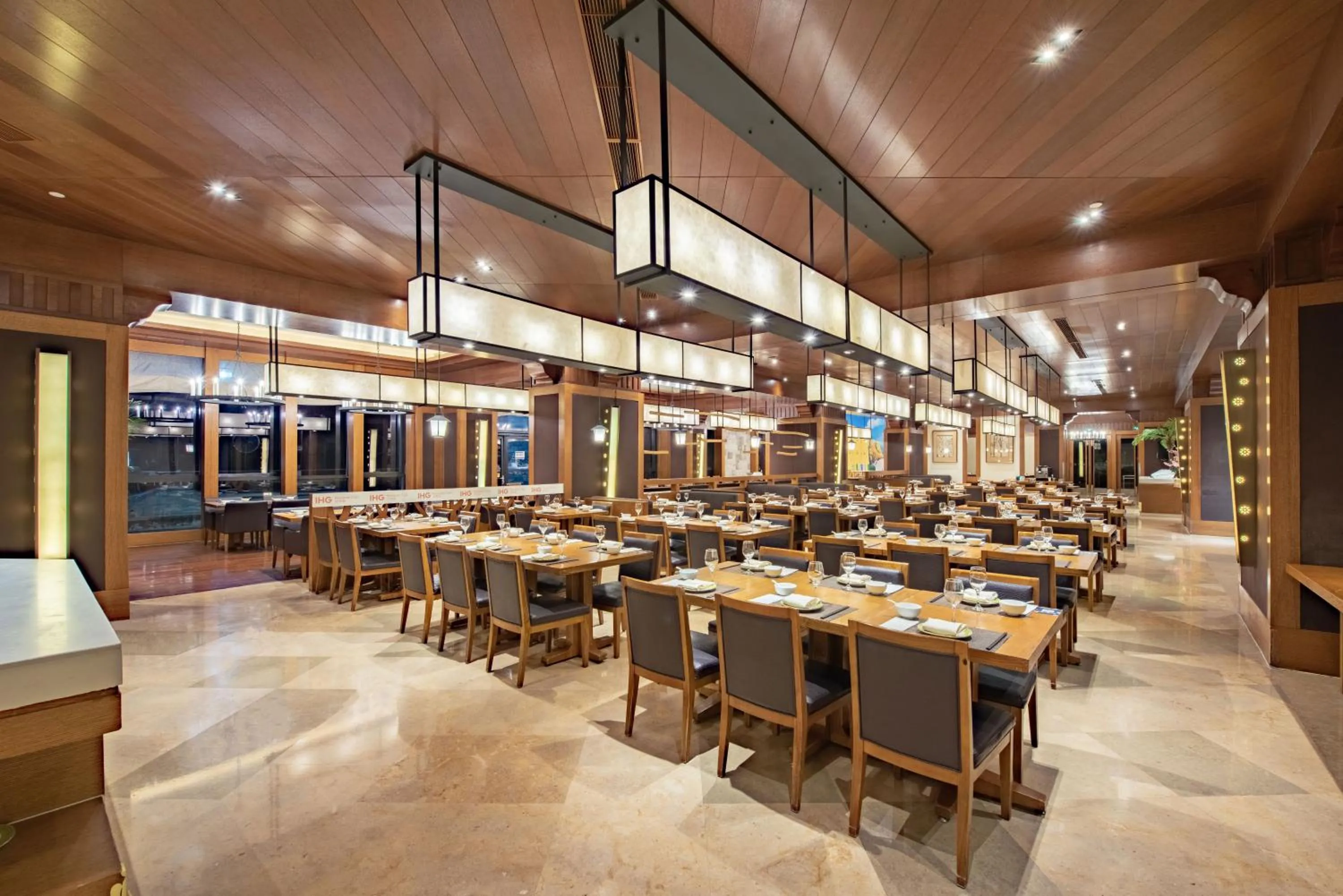 Restaurant/places to eat in Wanda Jin Suites Changbaishan