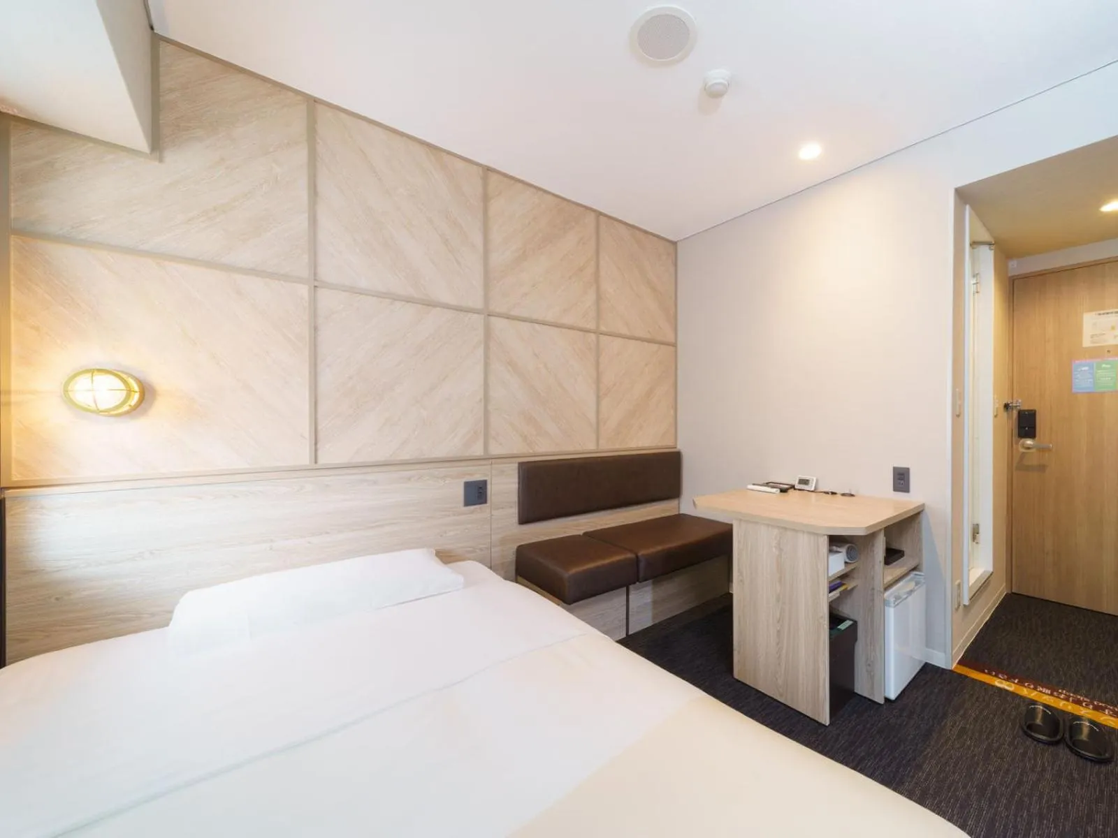 Bed in Super Hotel Midosujisen Esaka